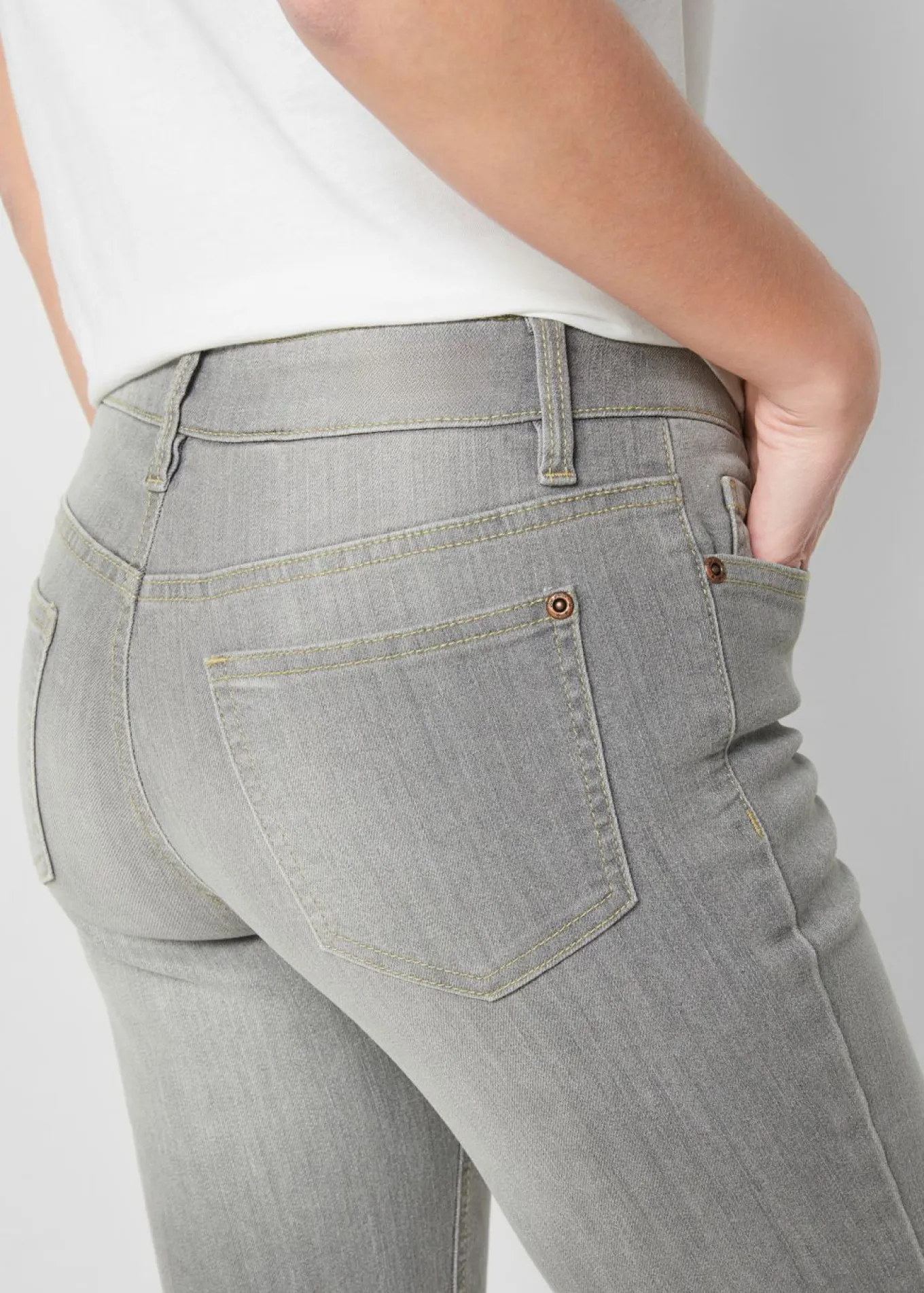 Vaqueros elásticos con corte bootcut y talle medio