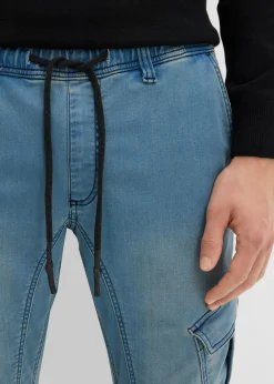 Vaqueros informales con corte regular, forma recta y cinturilla elástica