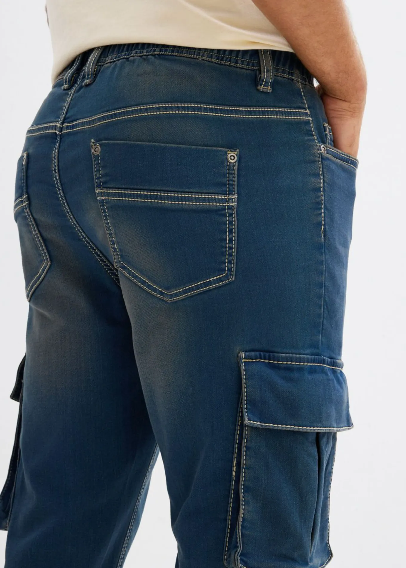 Vaqueros informales tipo cargo con corte slim, cinturilla elástica y diseño recto