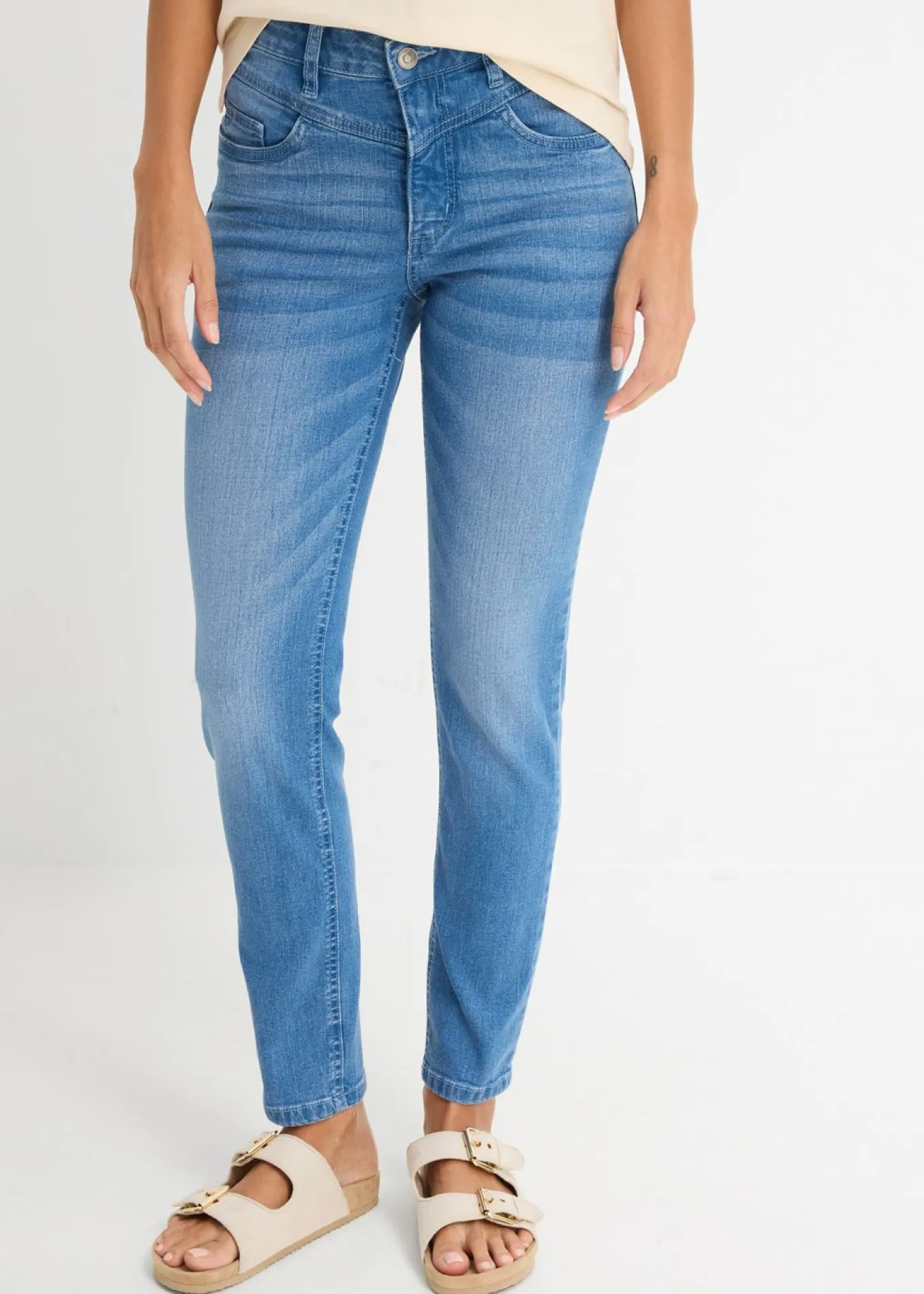 Vaqueros skinny con corte cropped y talle alto