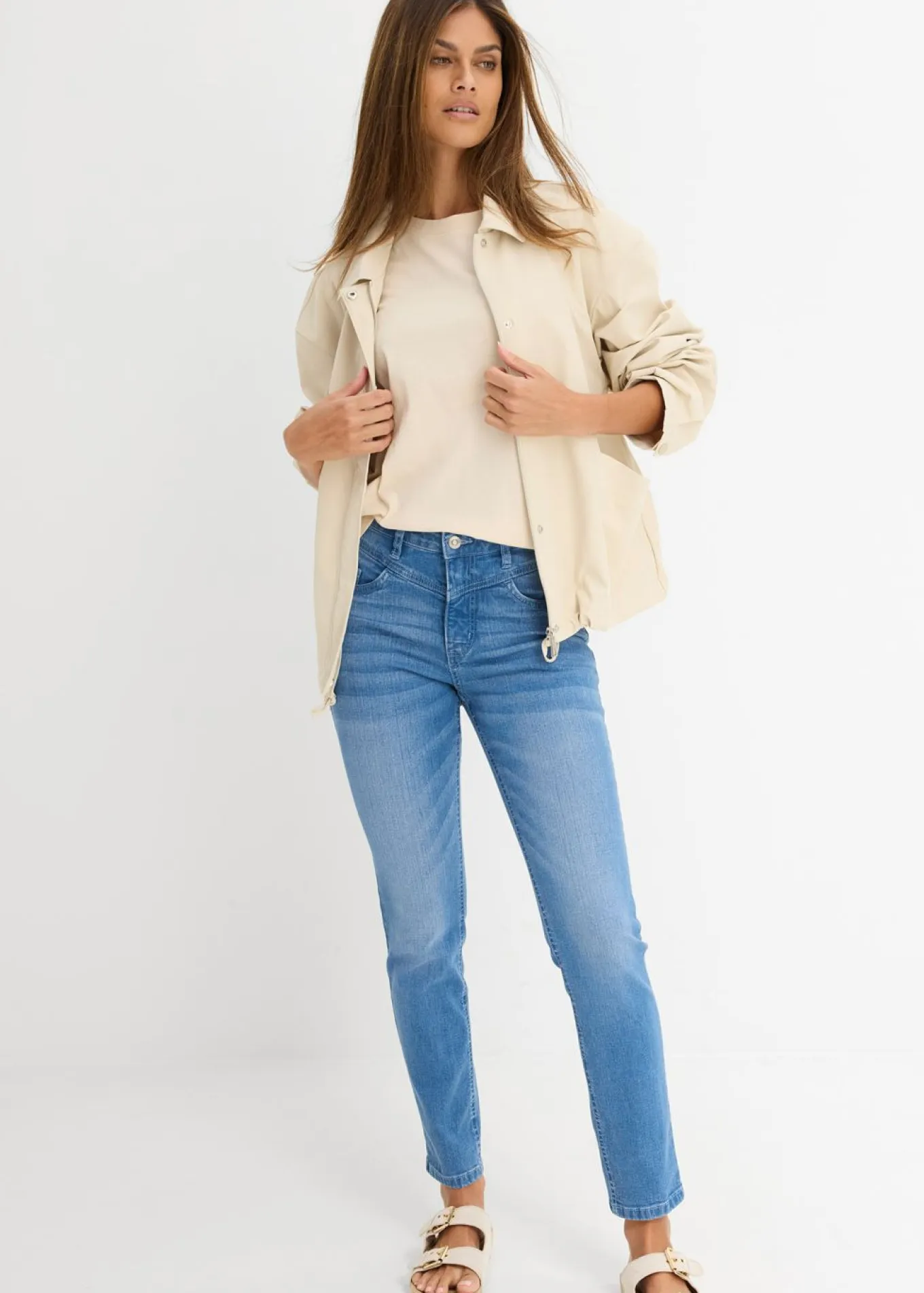 Vaqueros skinny con corte cropped y talle alto