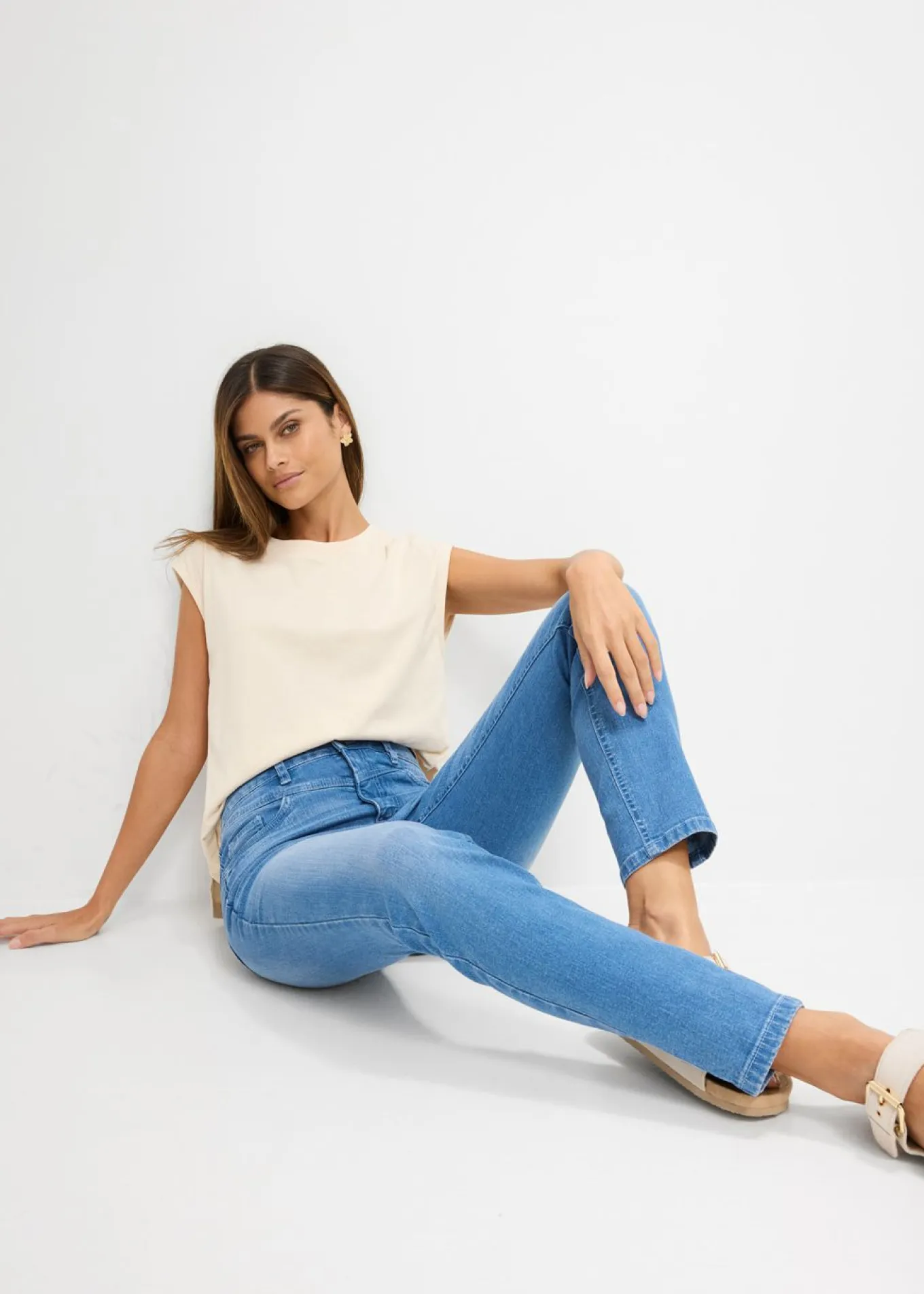 Vaqueros skinny con corte cropped y talle alto