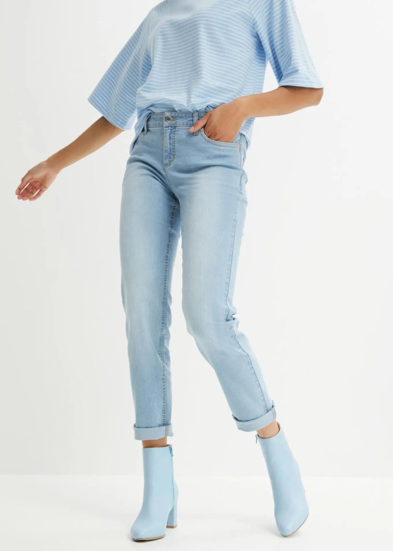 Vaqueros straight, mid waist, elásticos