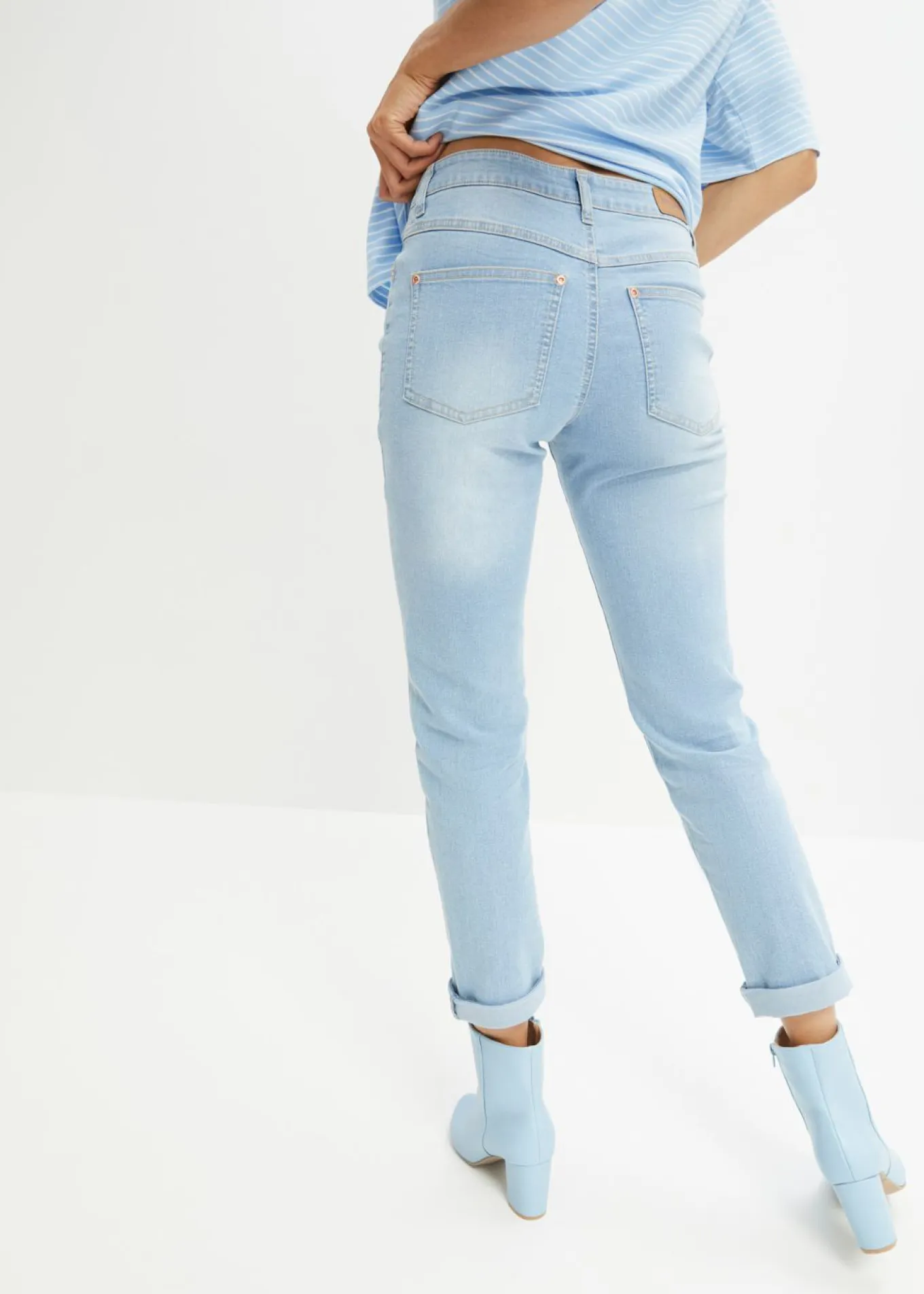 Vaqueros straight, mid waist, elásticos