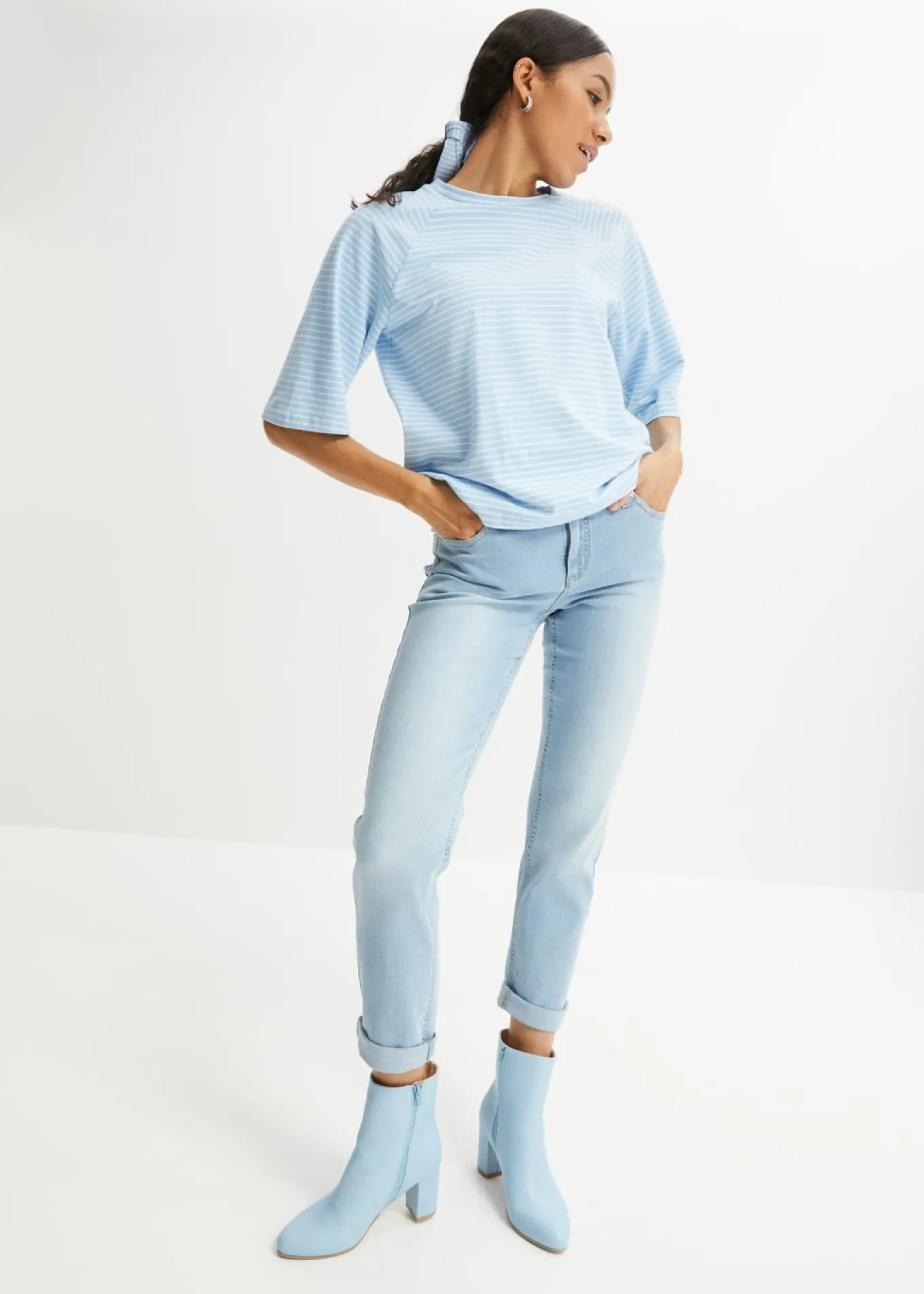 Vaqueros straight, mid waist, elásticos