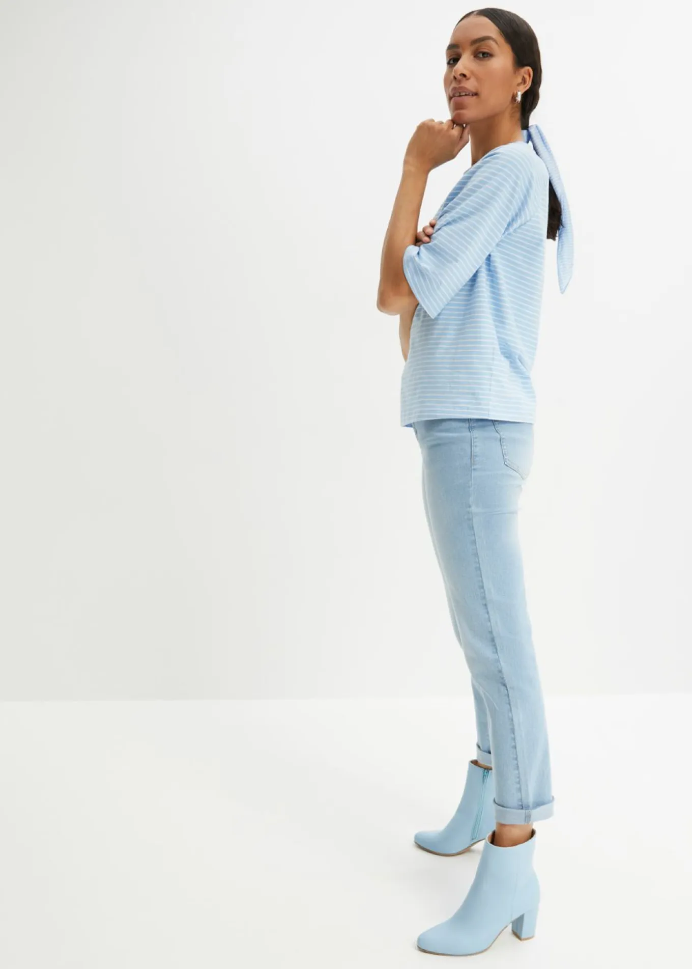 Vaqueros straight, mid waist, elásticos