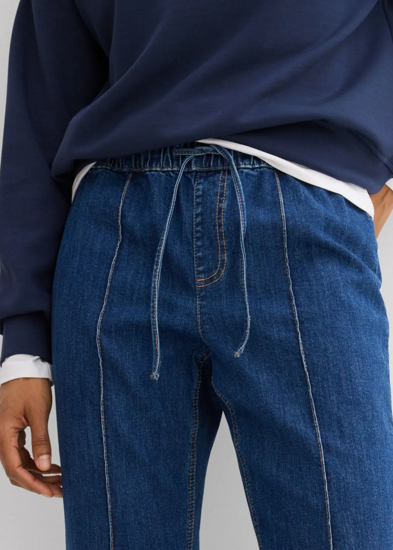 Vaqueros tipo bootcut con talle medio y cinturilla cómoda