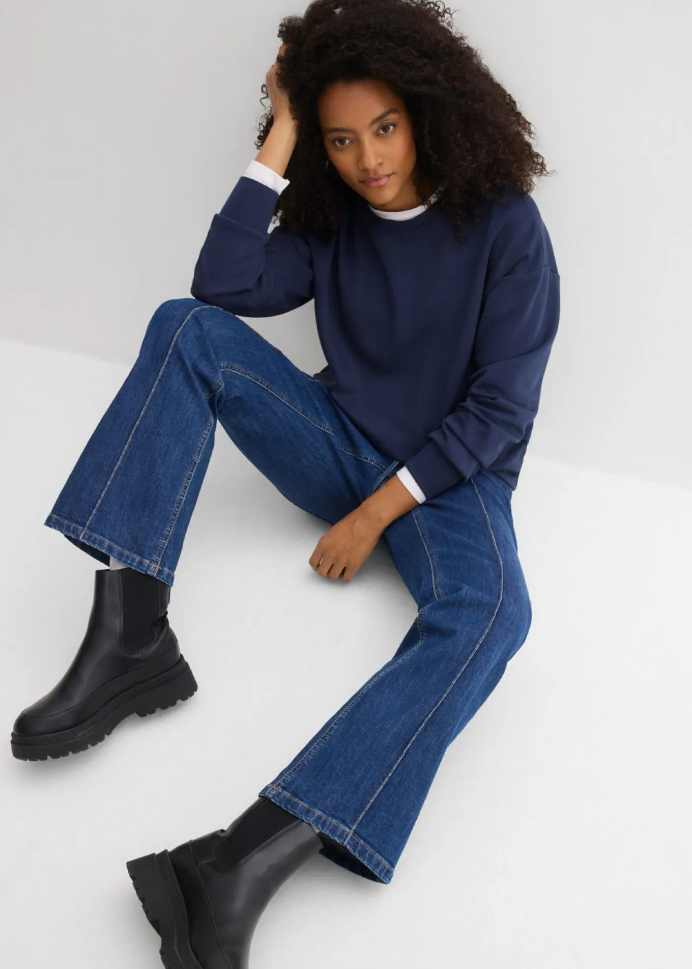 Vaqueros tipo bootcut con talle medio y cinturilla cómoda