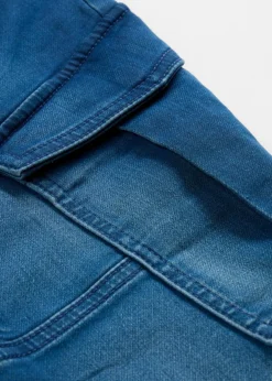 Vaqueros tipo cargo con corte regular, cinturilla cómoda y diseño recto