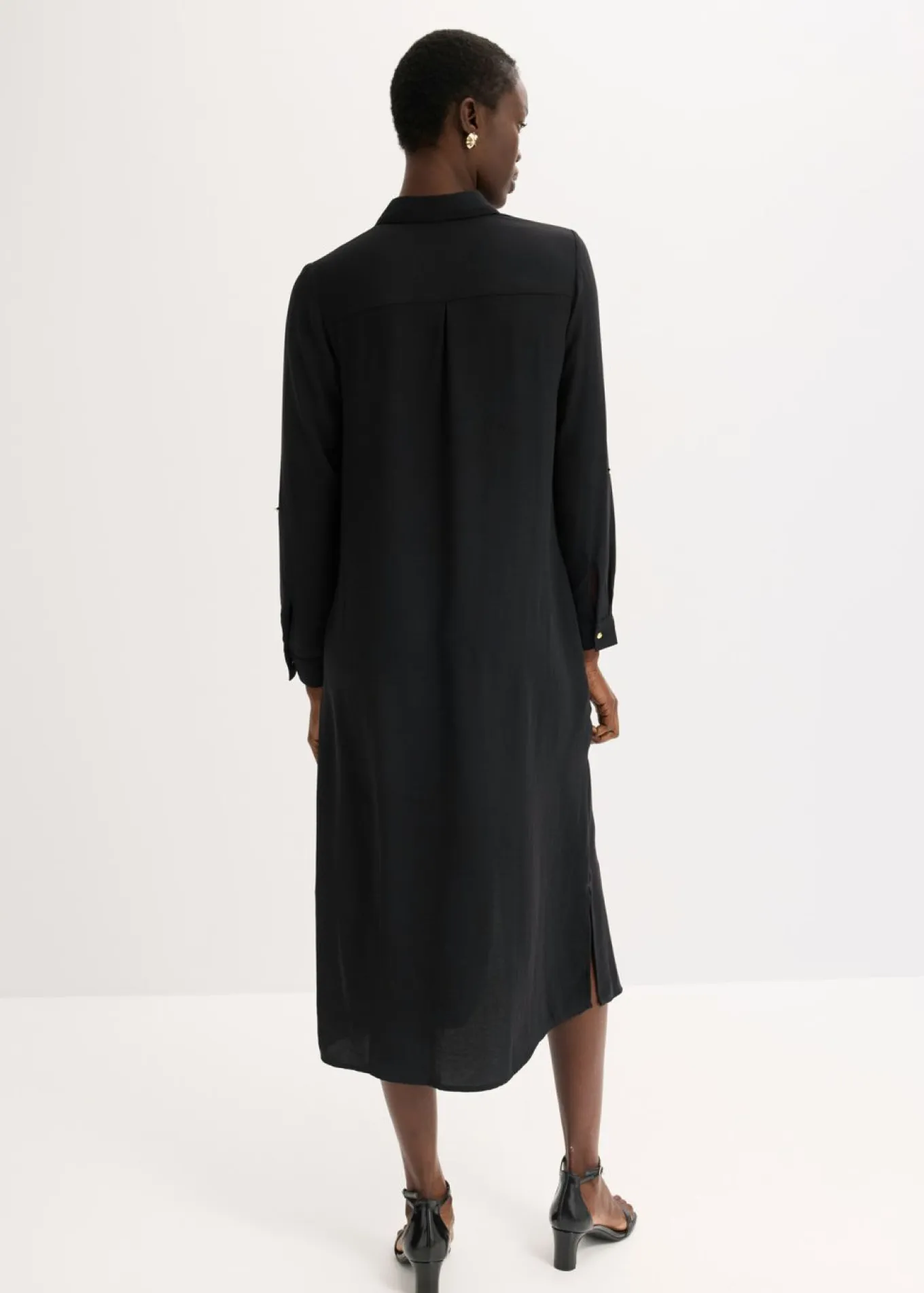 Vestido camisero con encaje en escalera