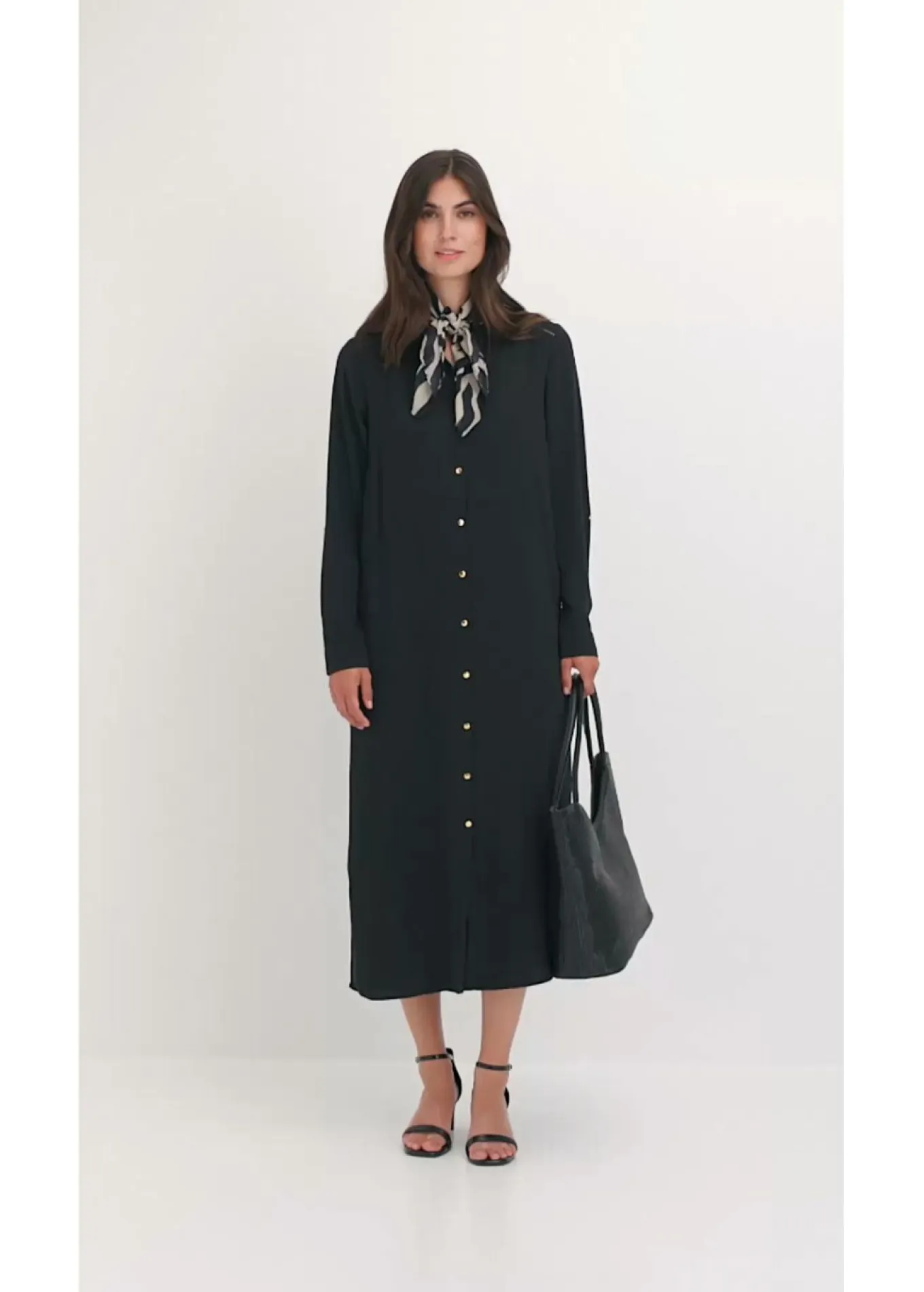 Vestido camisero con encaje en escalera
