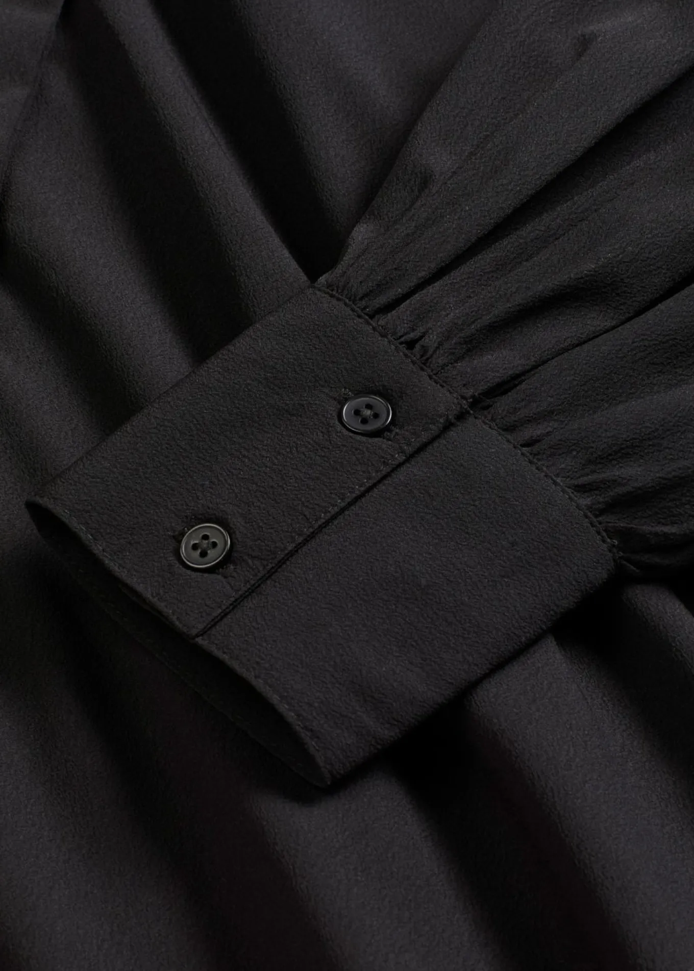 Vestido camisero con lazo en el cuello