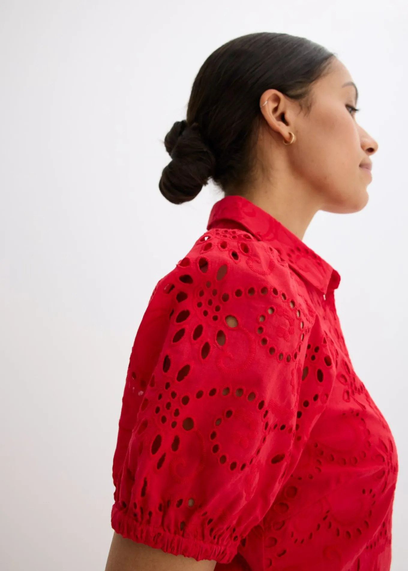 Vestido camisero de punto calado de algodón puro