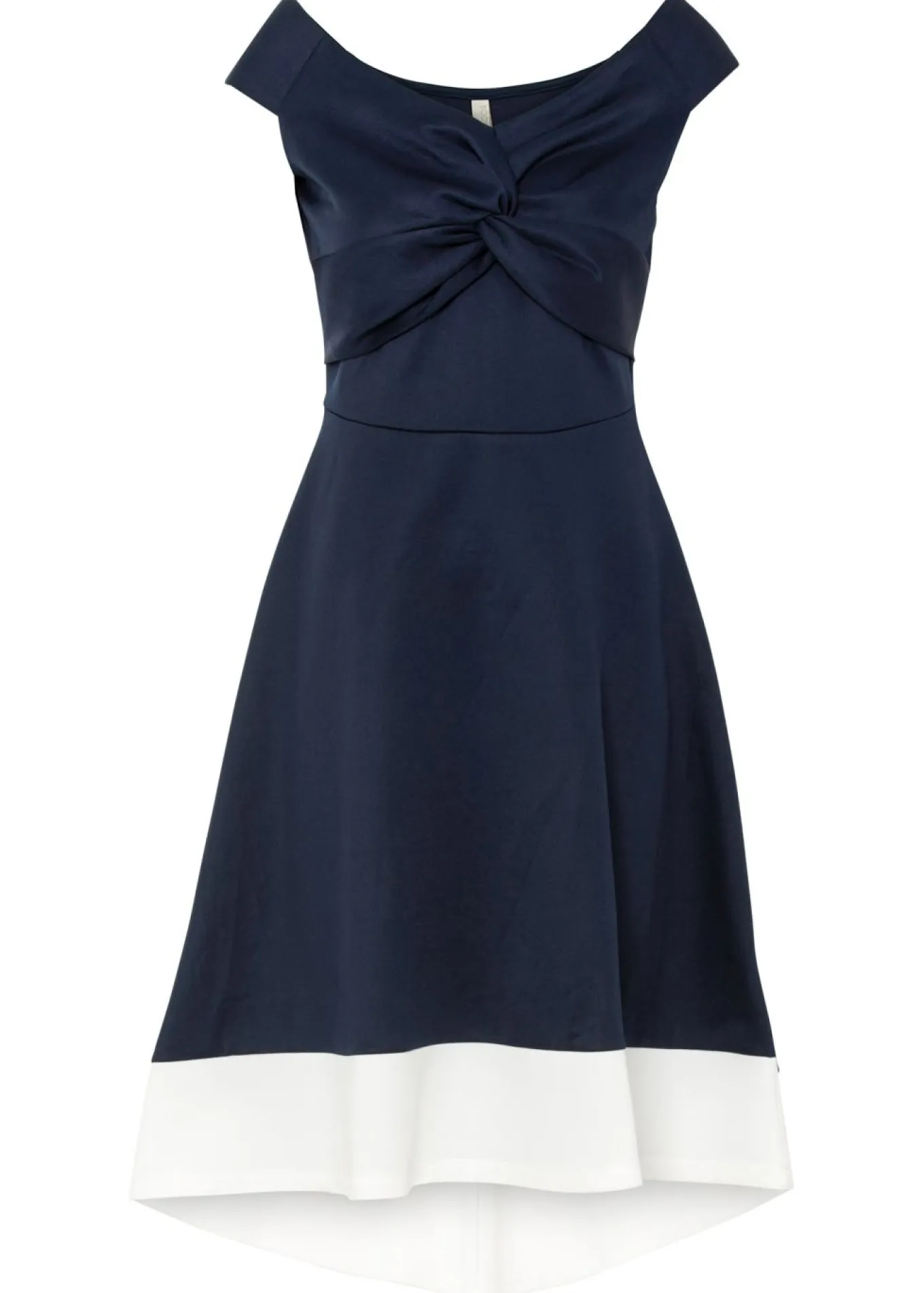 Vestido con escote bañera y detalle de nudo