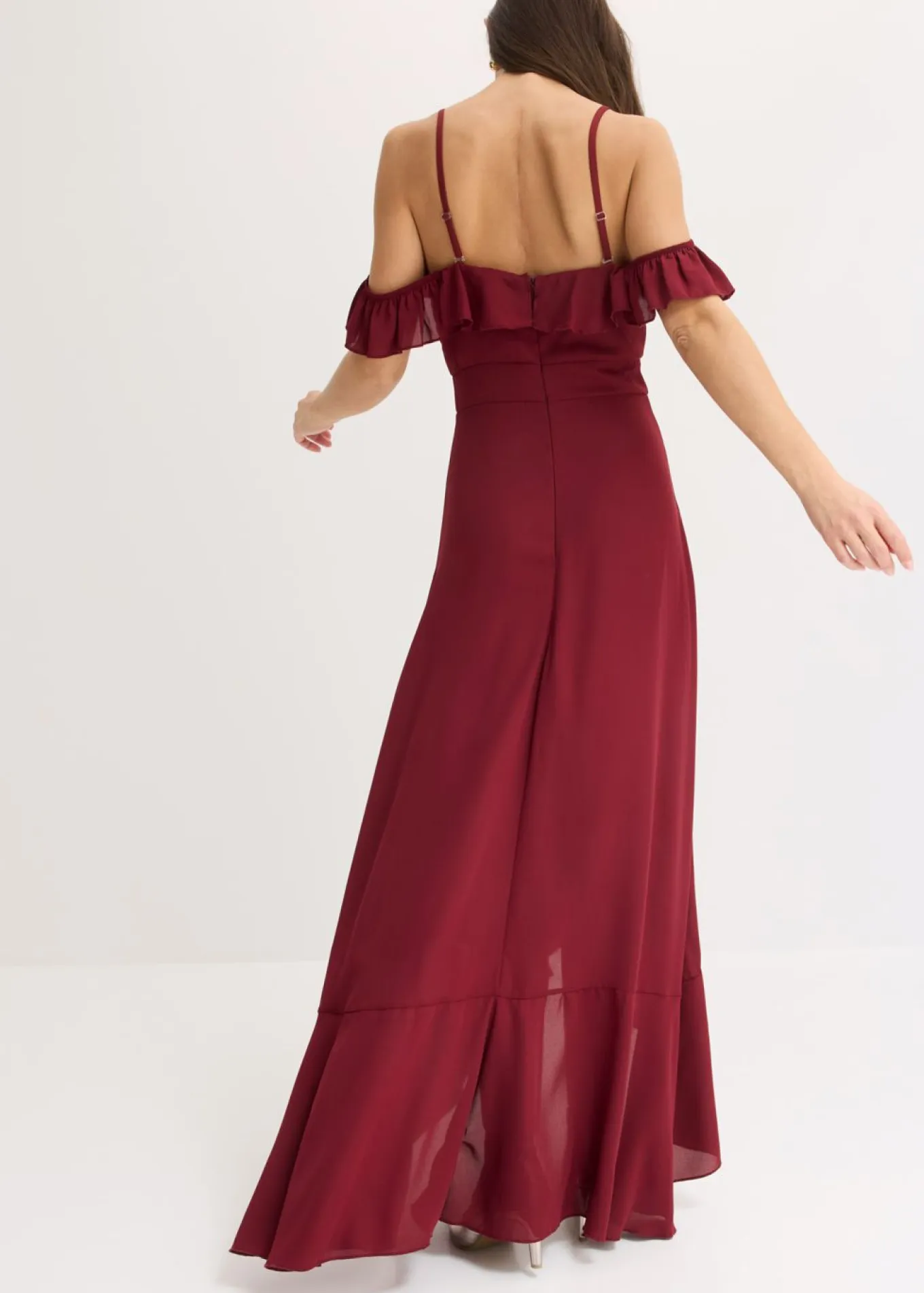 Vestido con volantes y escote bañera