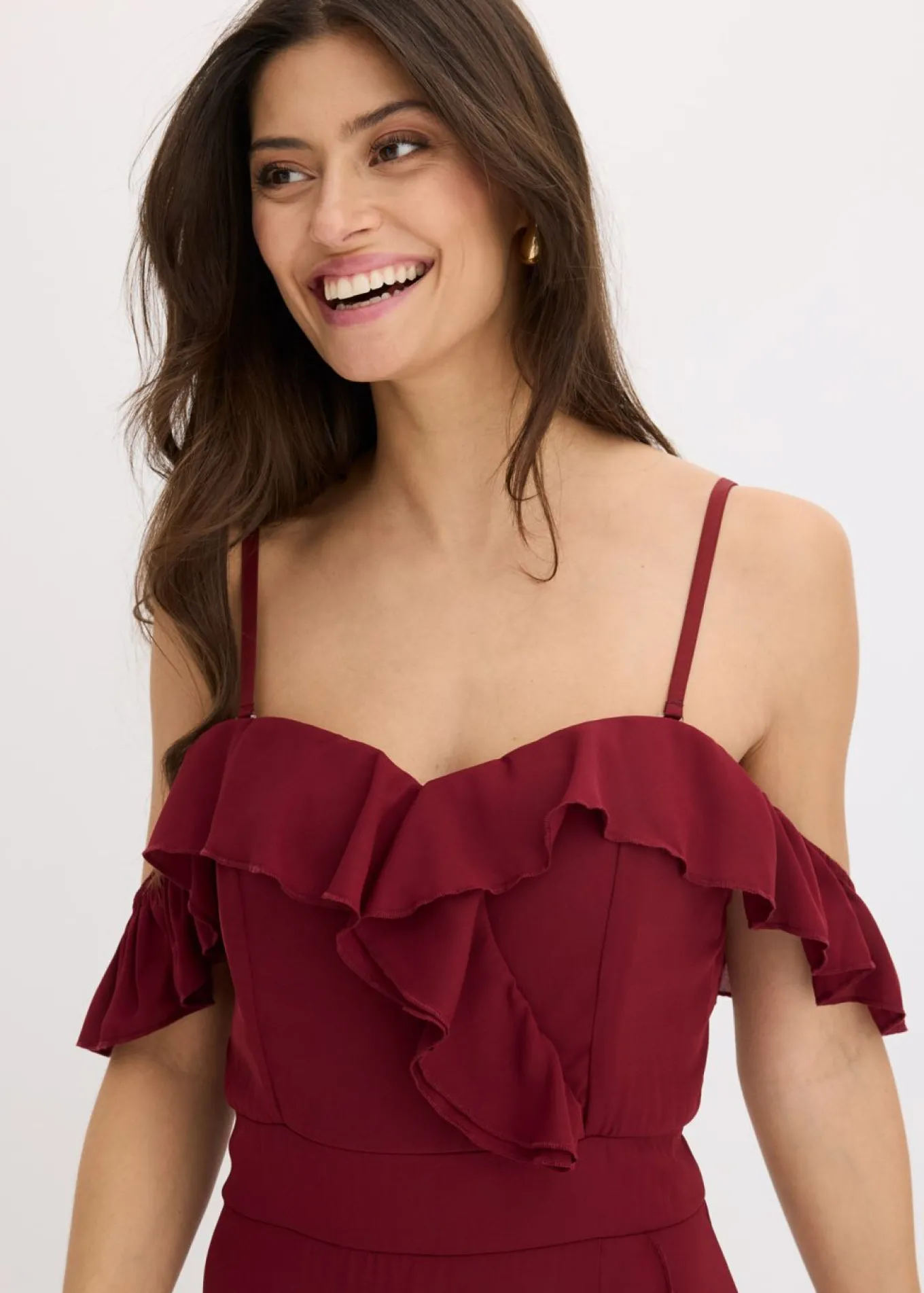 Vestido con volantes y escote bañera