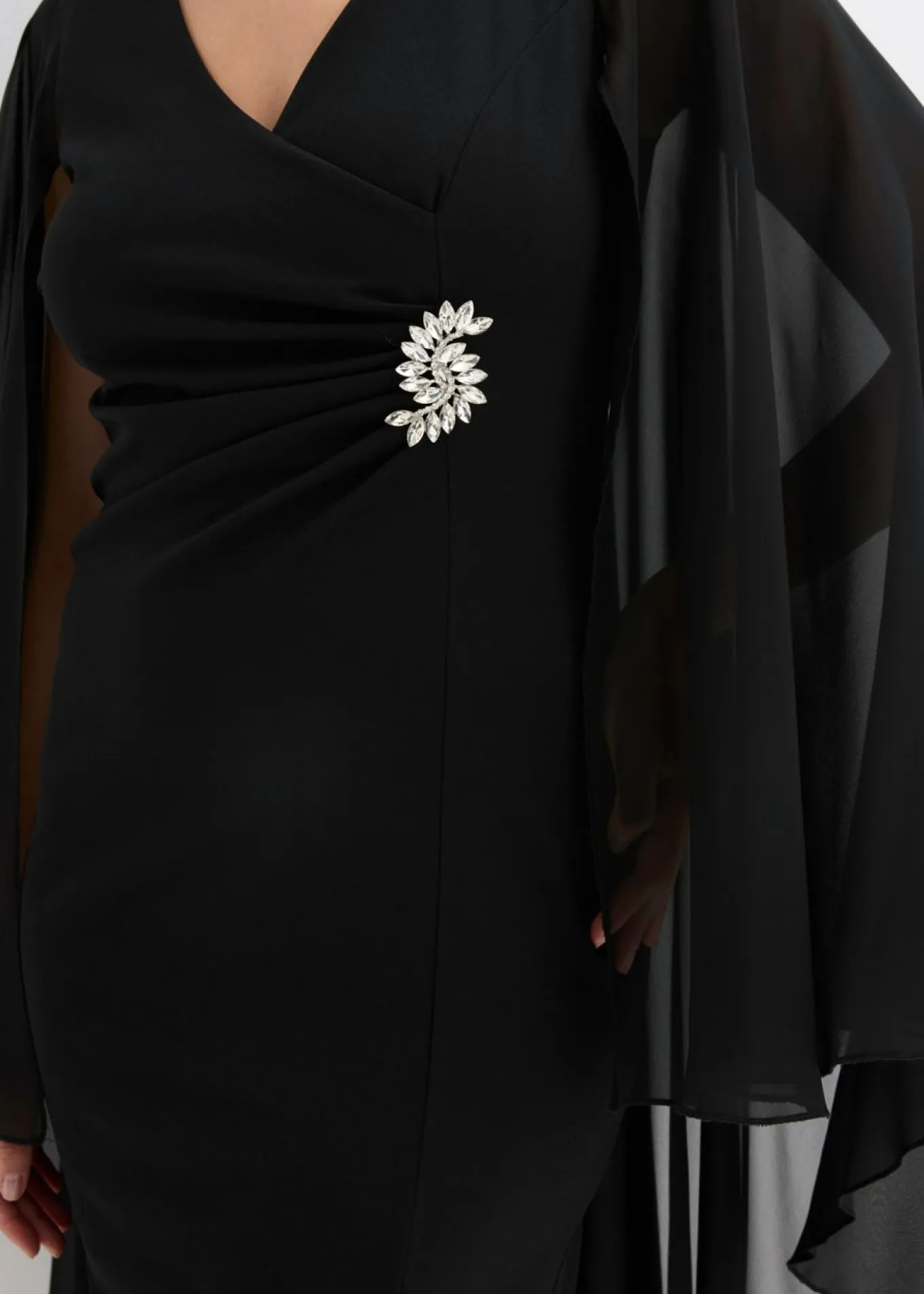 Vestido corto con capa de gasa fina