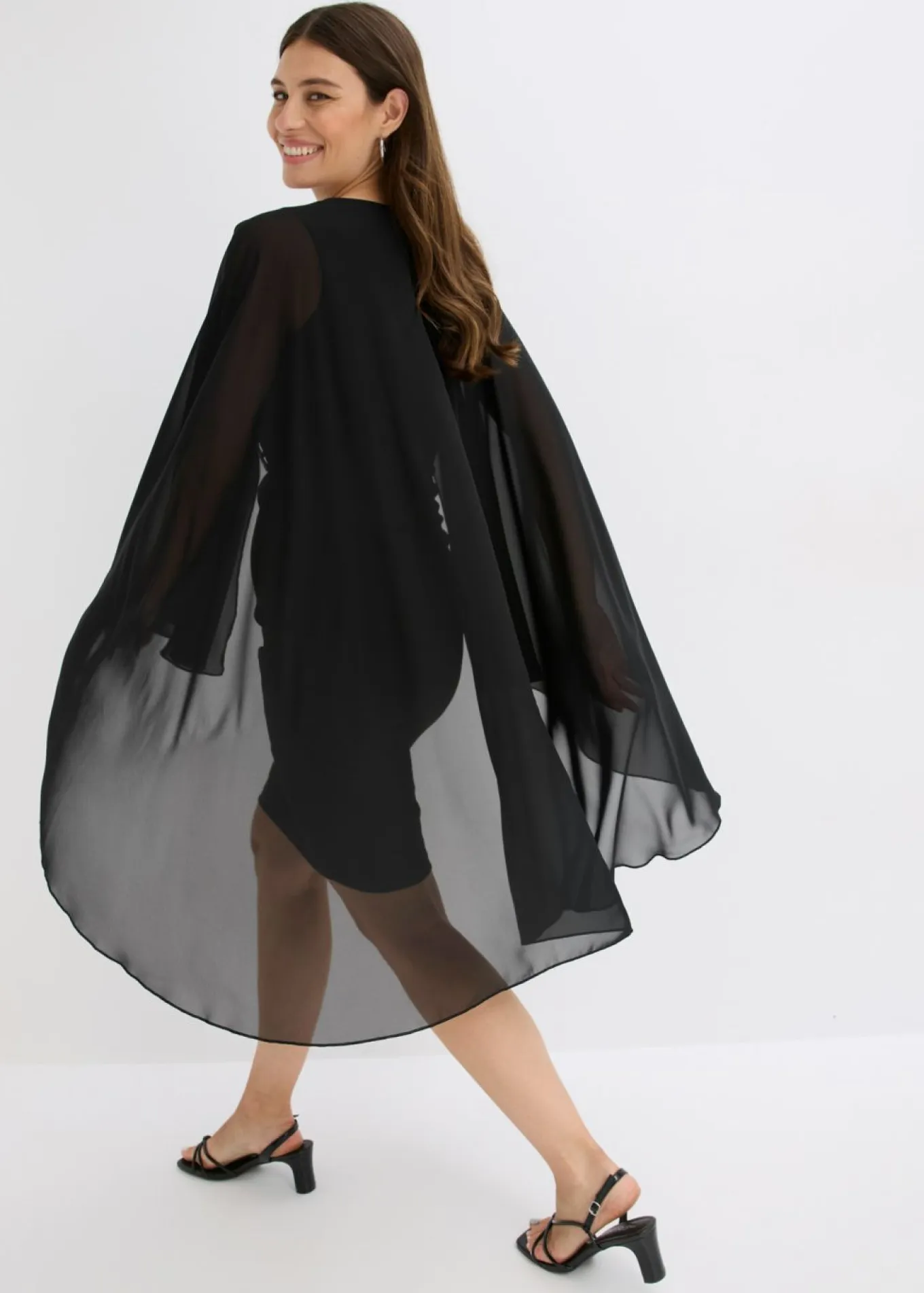 Vestido corto con capa de gasa fina