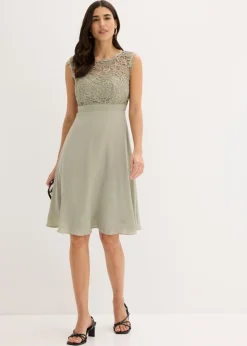 Vestido corto con encaje