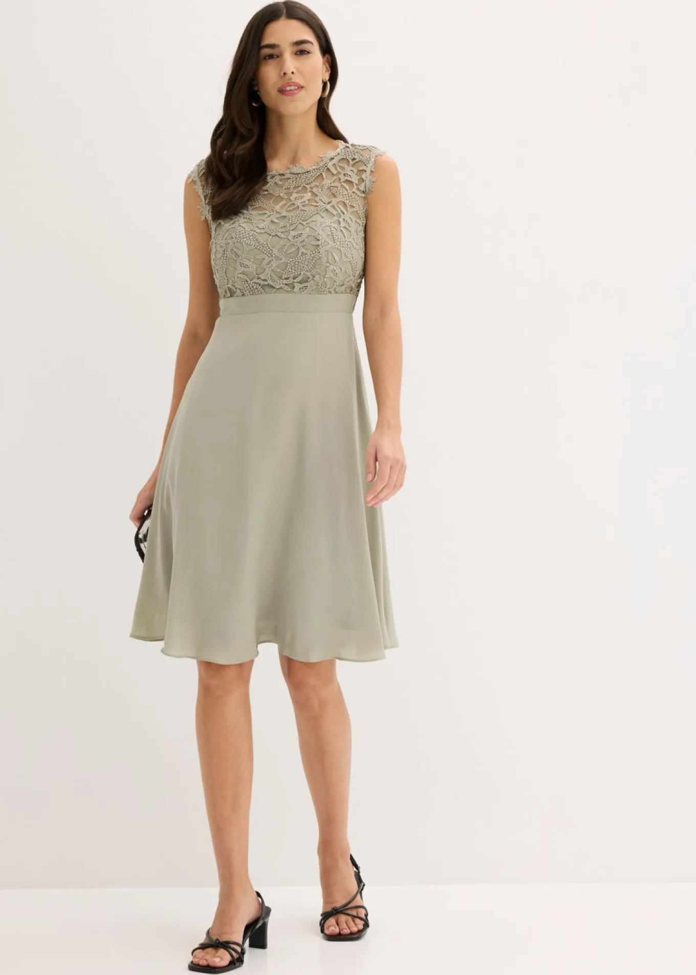Vestido corto con encaje