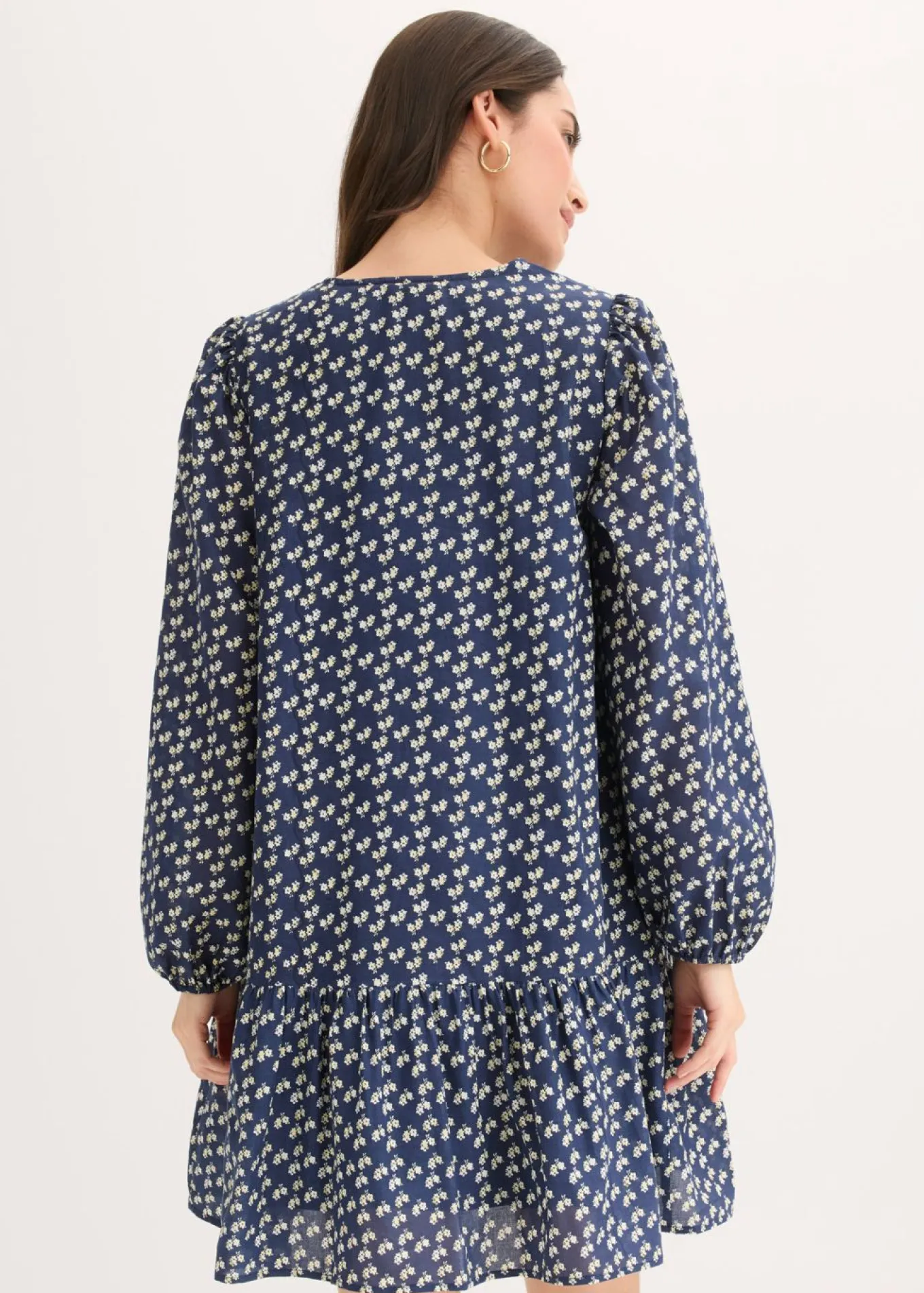Vestido corto con estructura arrugada