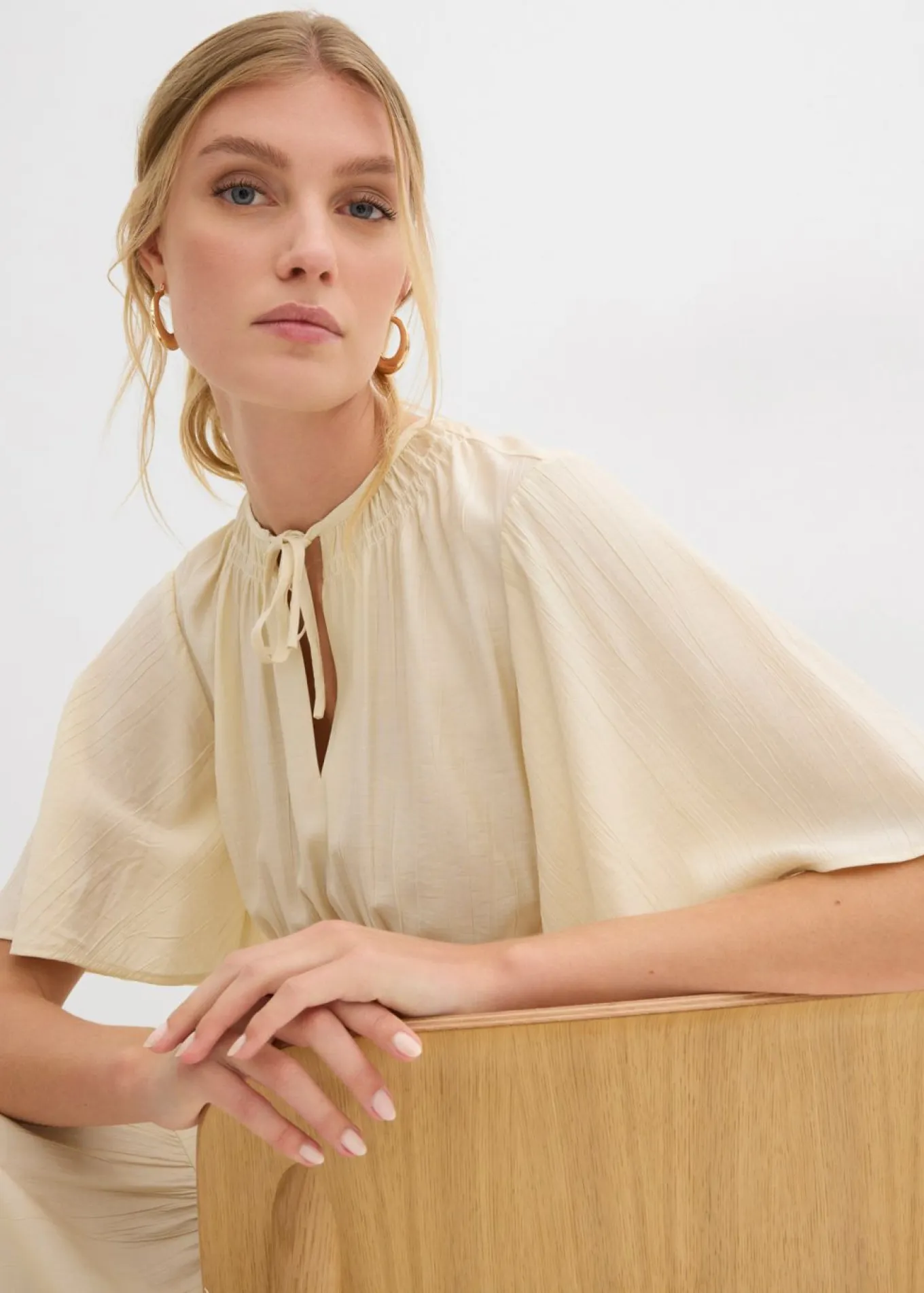 Vestido corto de mezcla de viscosa fluida