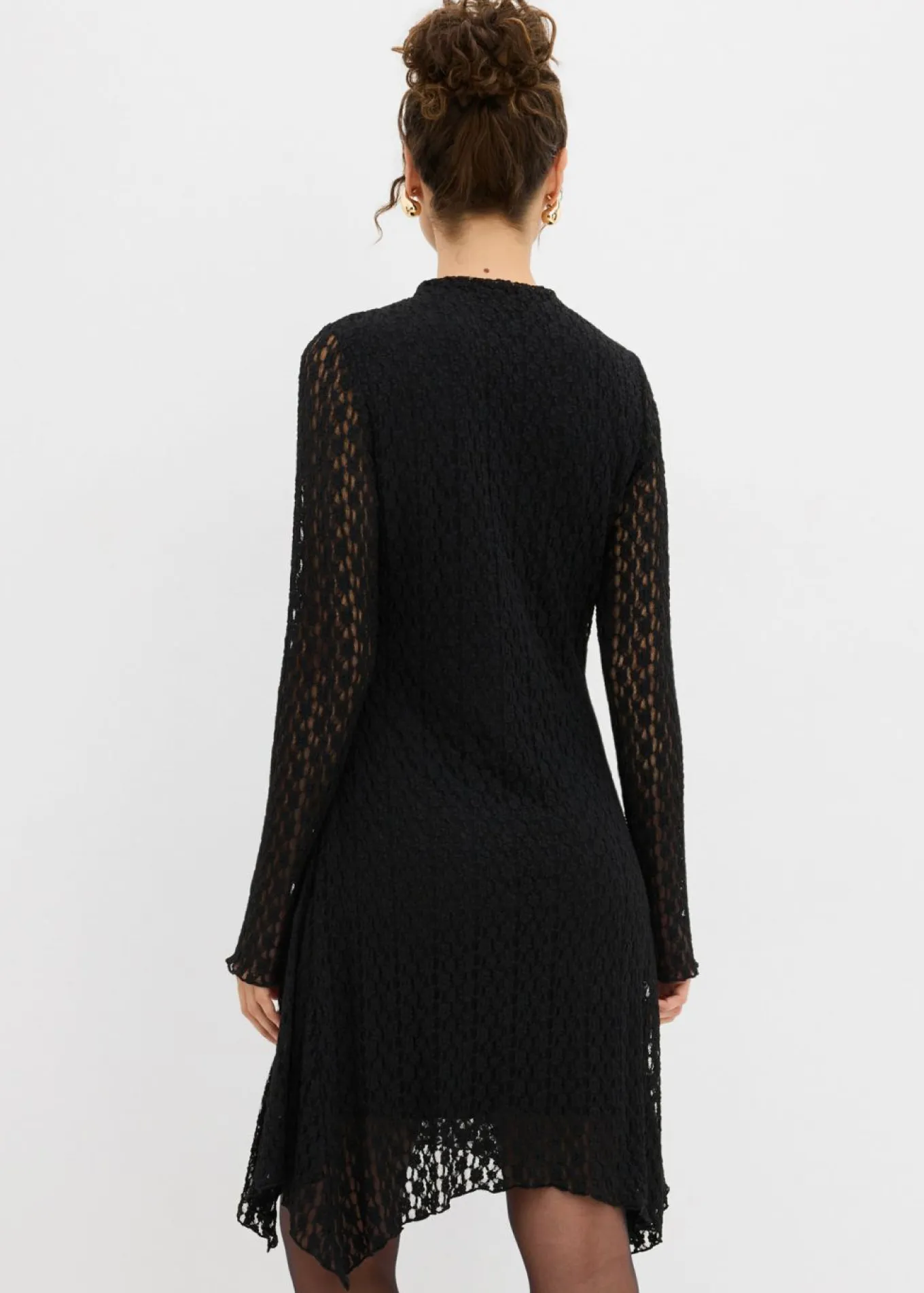Vestido de encaje con dobladillo irregular