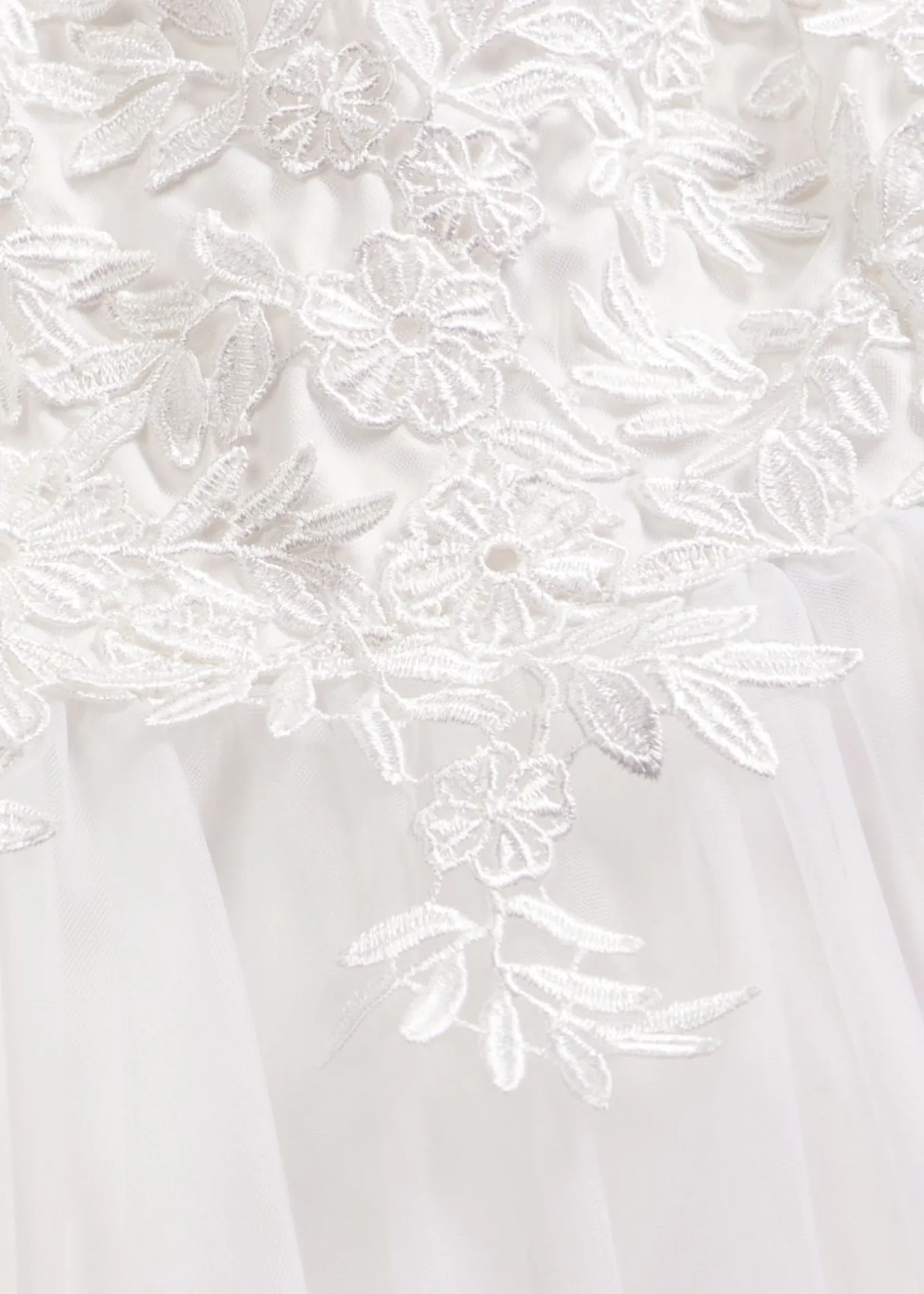 Vestido de novia de tul con encaje