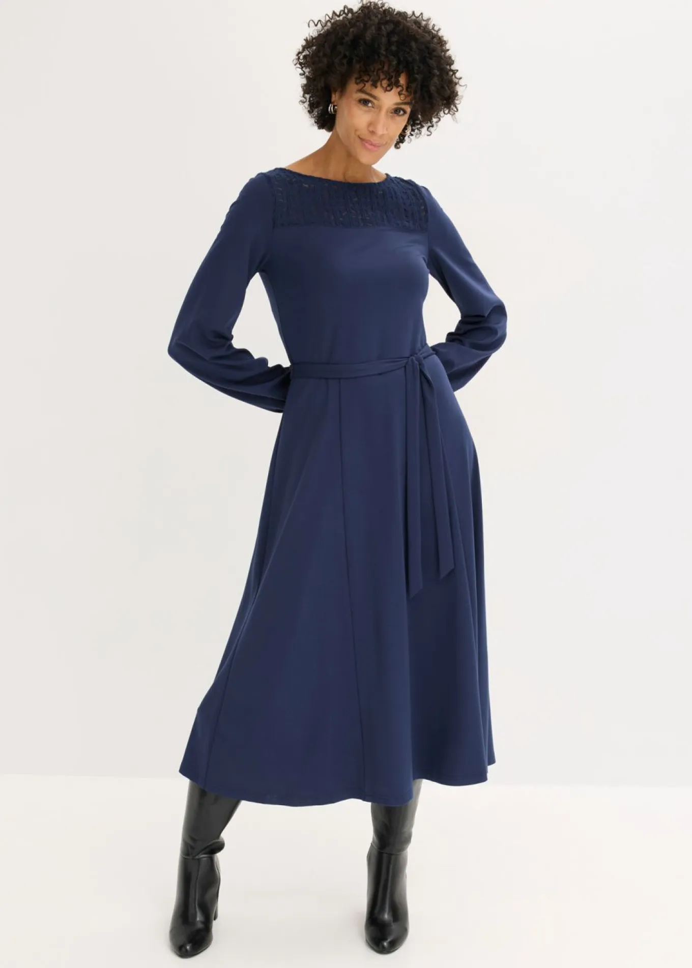 Vestido de punto con encaje
