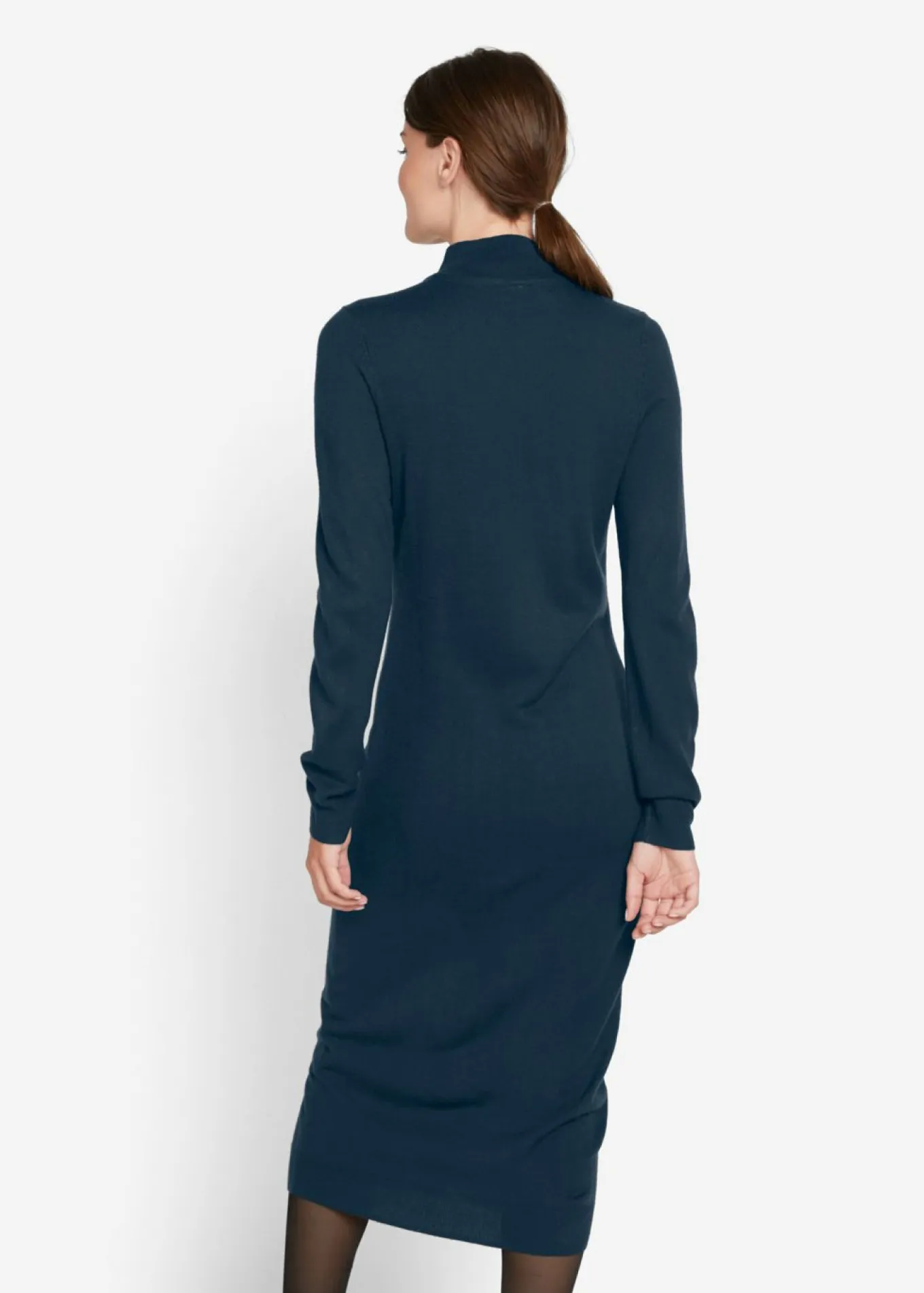 Vestido de punto fino con cuello alto