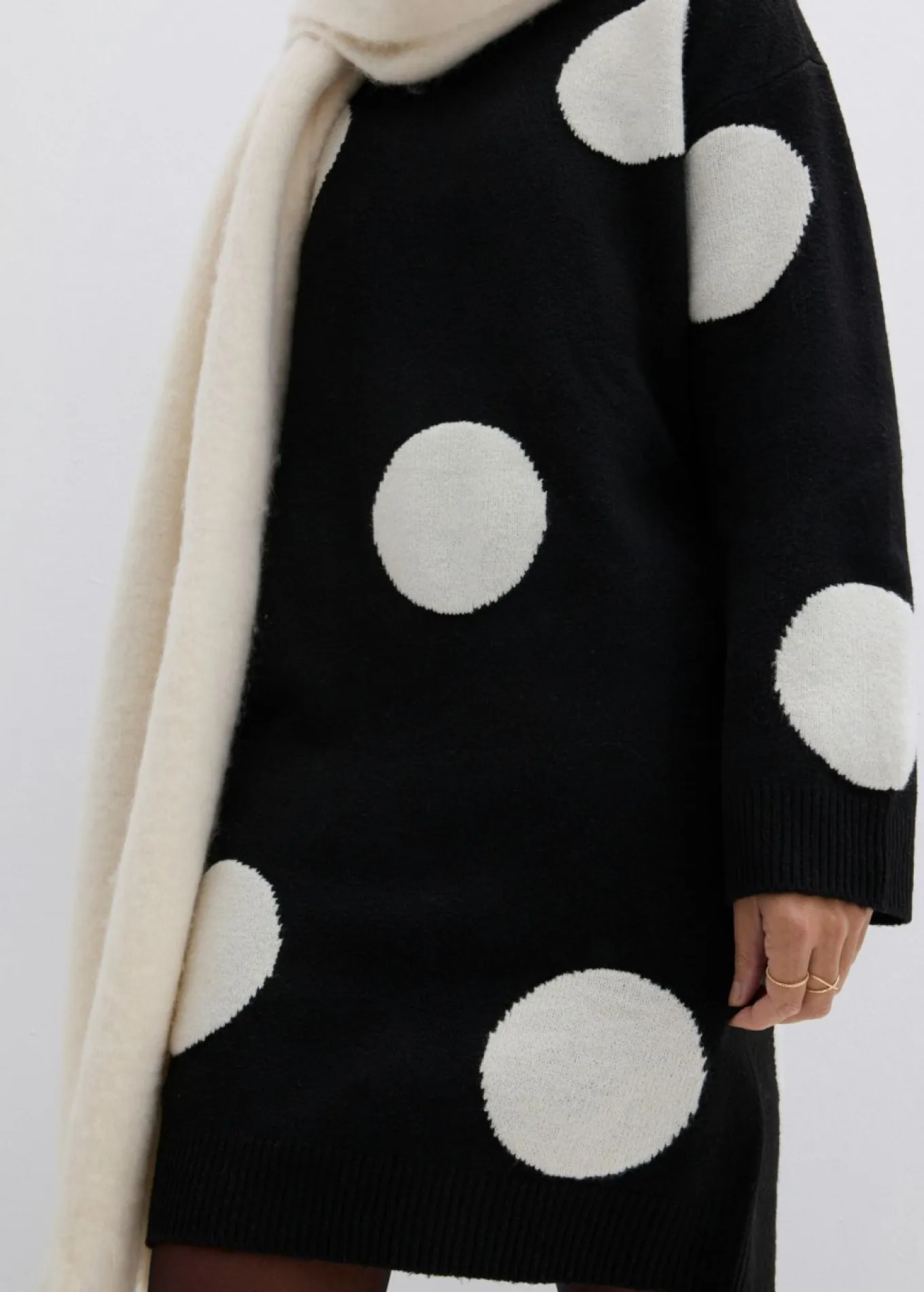 Vestido holgado de punto con lunares