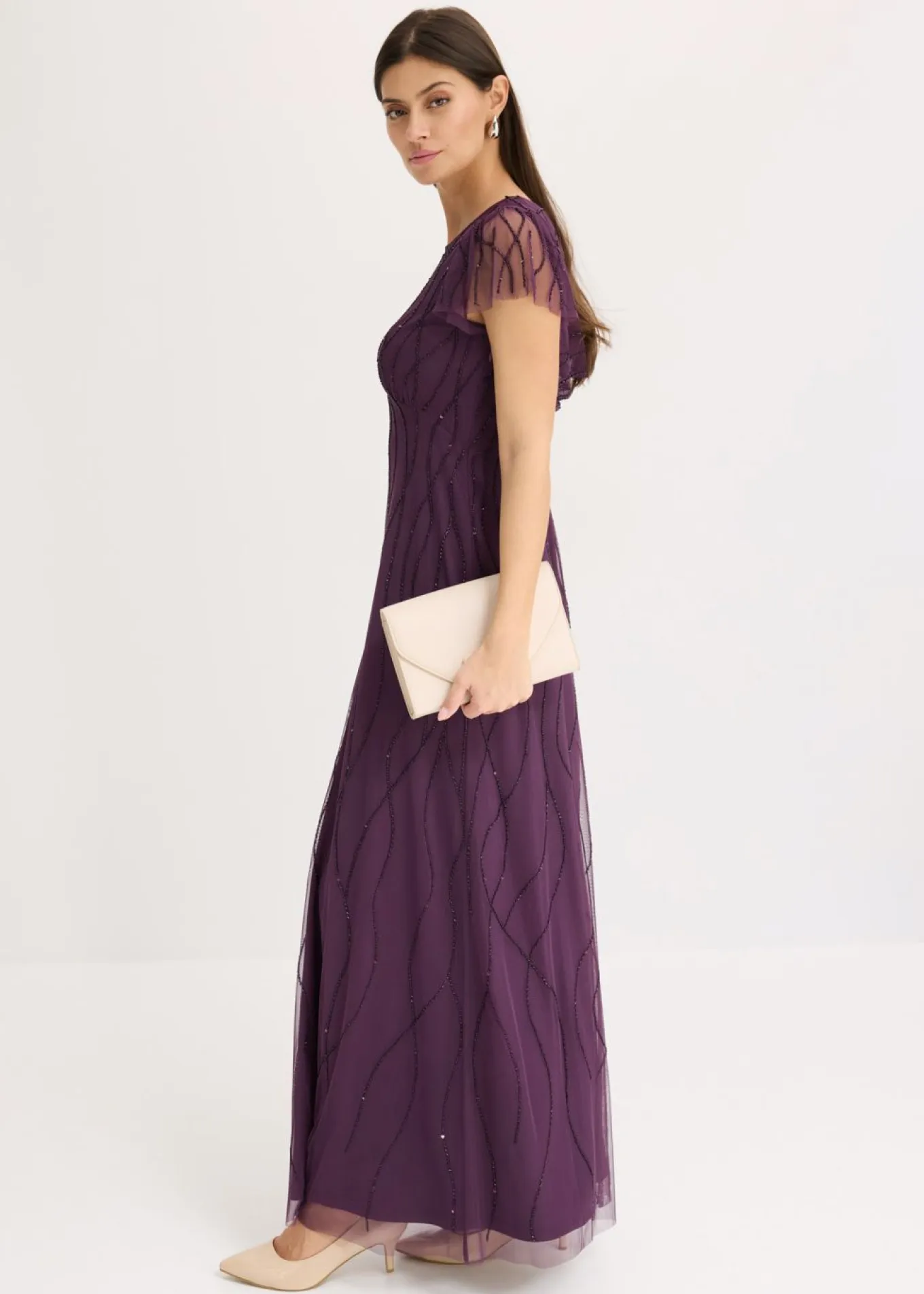 Vestido largo de tul delicado con bordado de perlas
