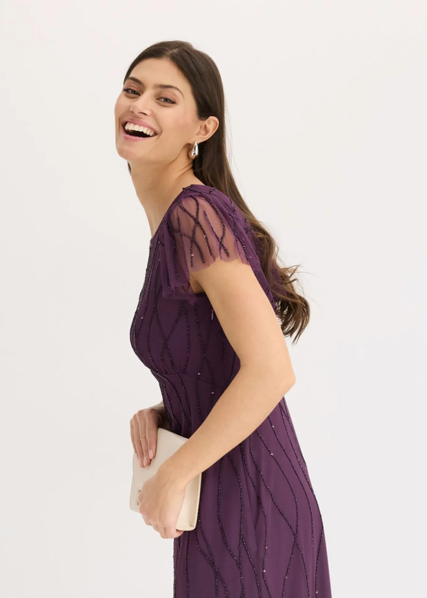 Vestido largo de tul delicado con bordado de perlas