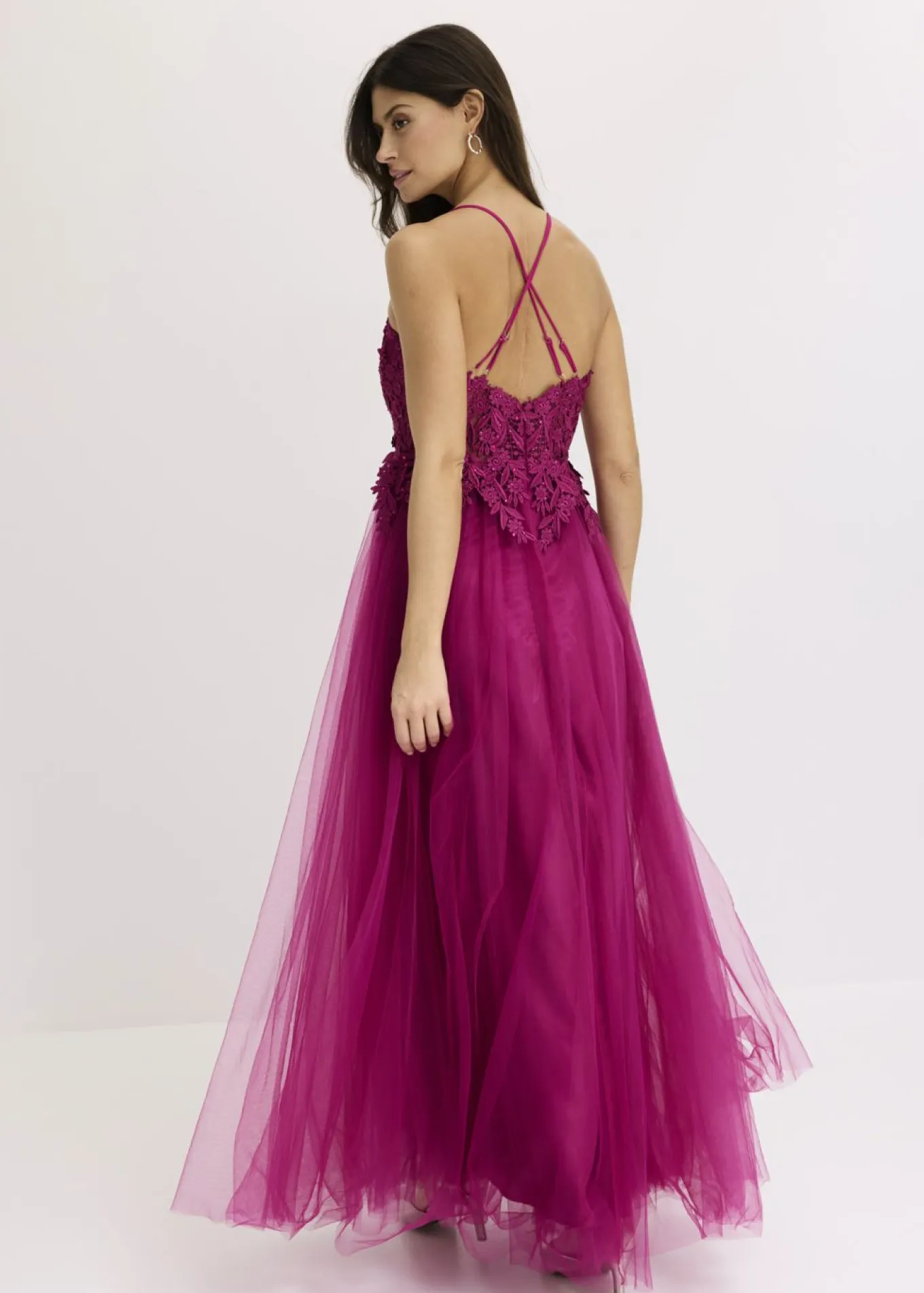 Vestido largo de tul delicado con encaje