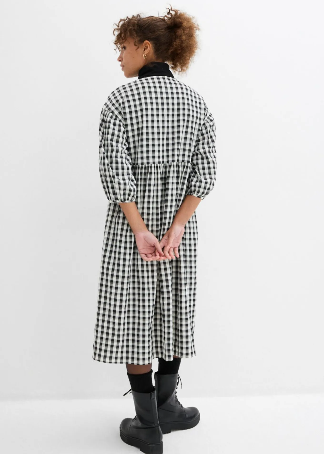 Vestido midi con corte holgado
