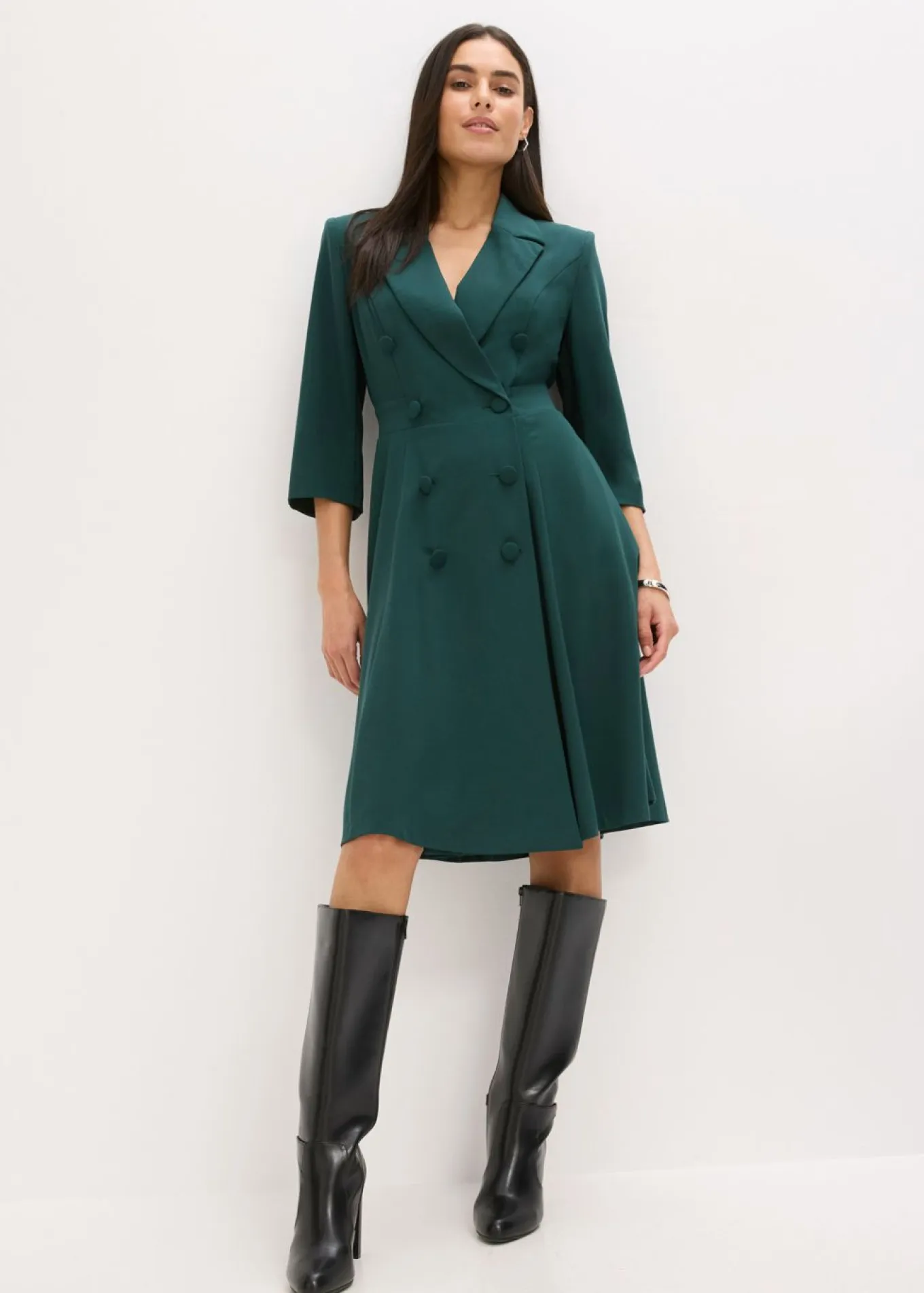 Vestido tipo americana con falda acampanada