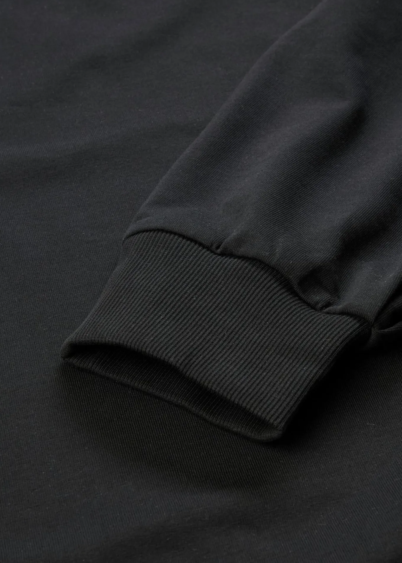 Vestido tipo sudadera con mangas abullonadas