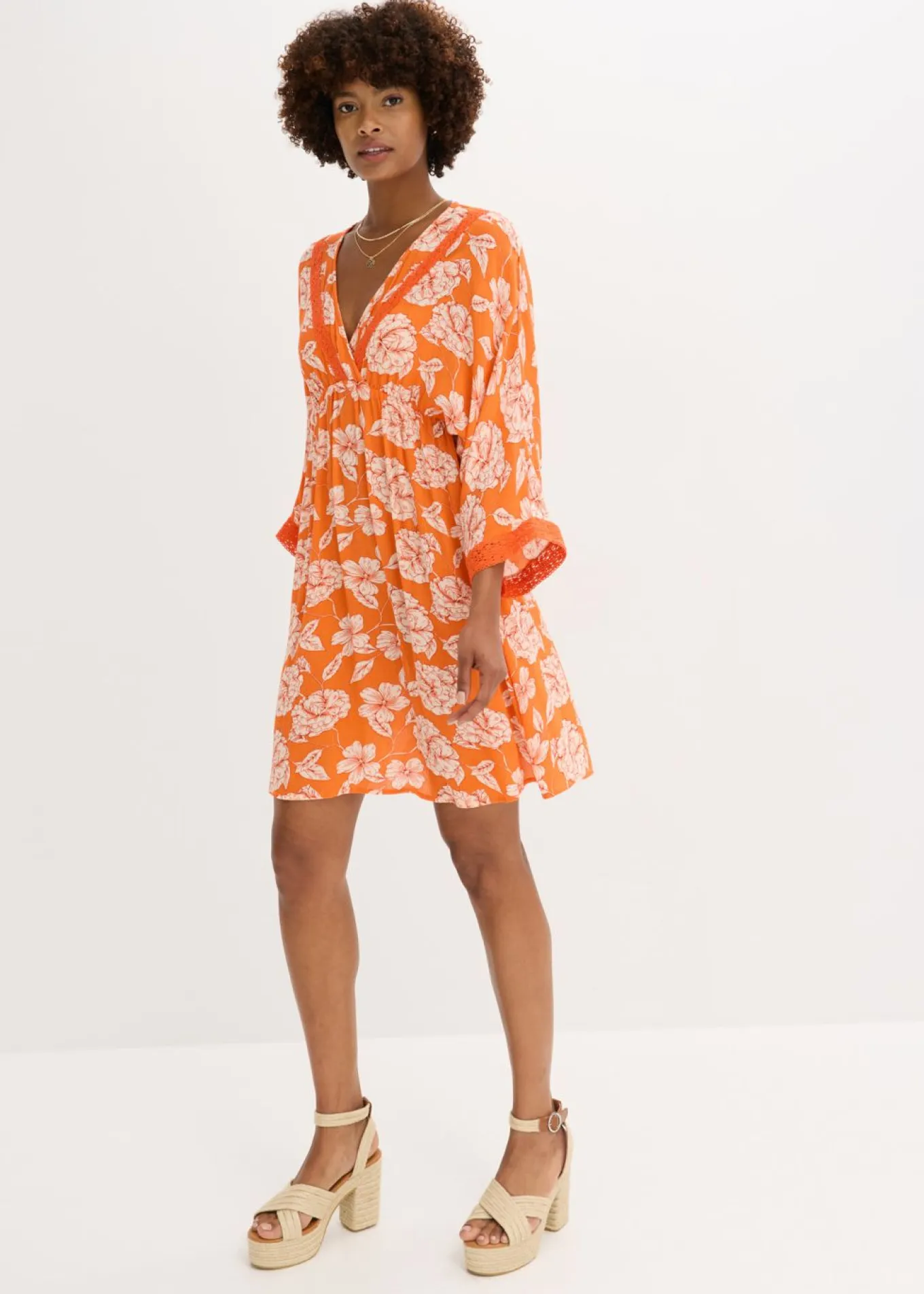 Vestido tipo túnica con encaje en viscosa estructurada