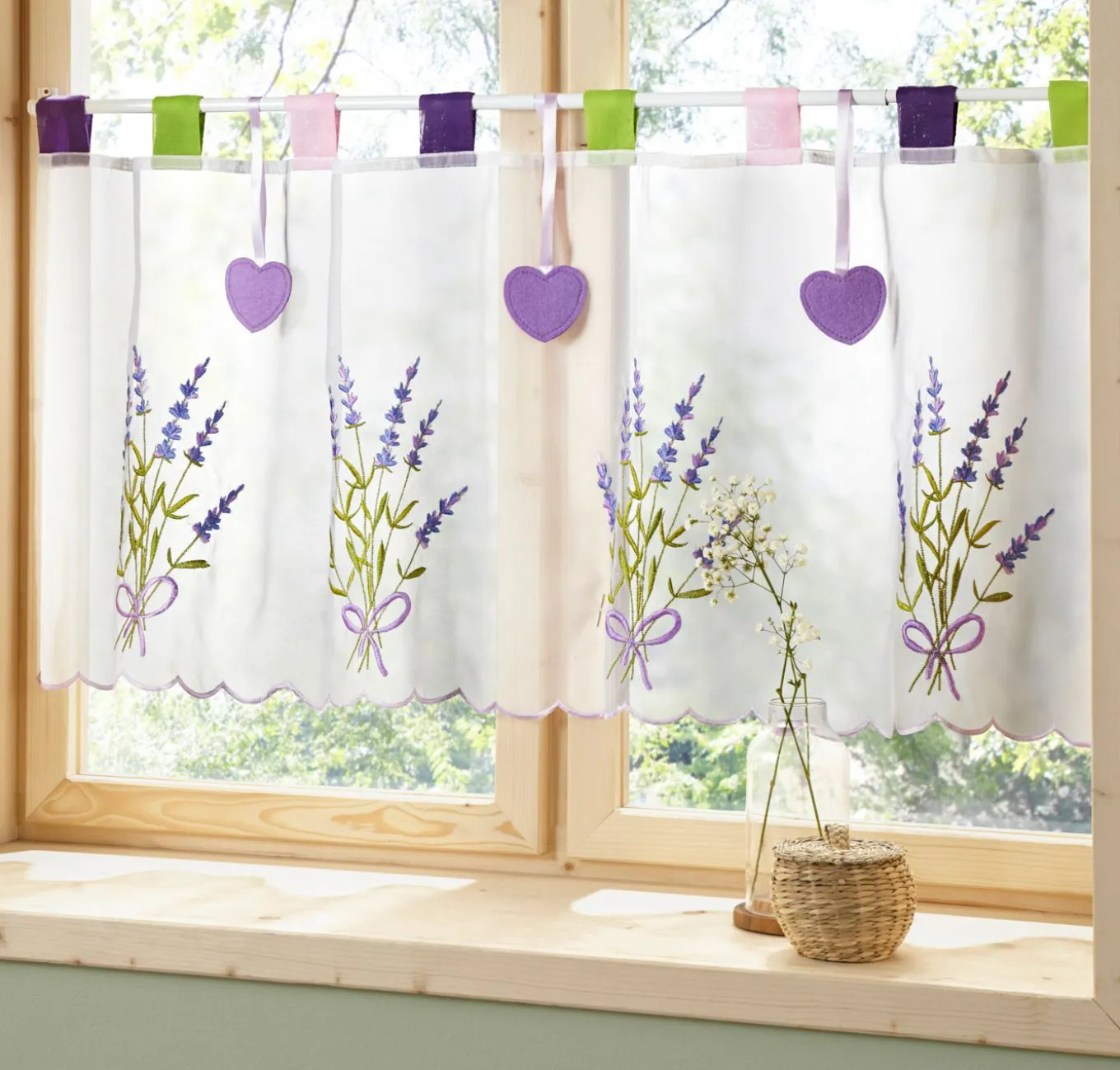 Visillo con bordado de lavanda