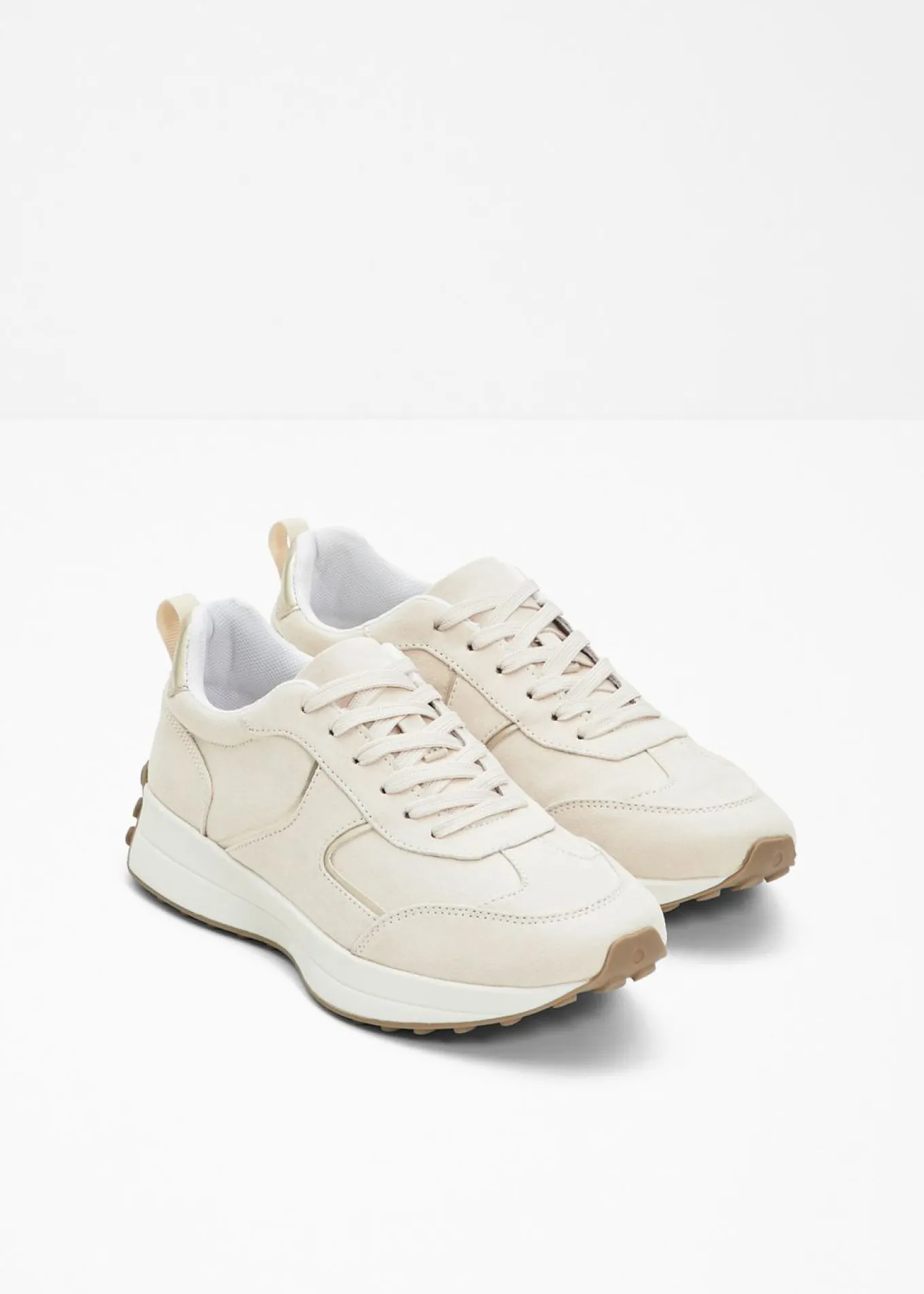 Zapatillas deportivas con detalles metálicos