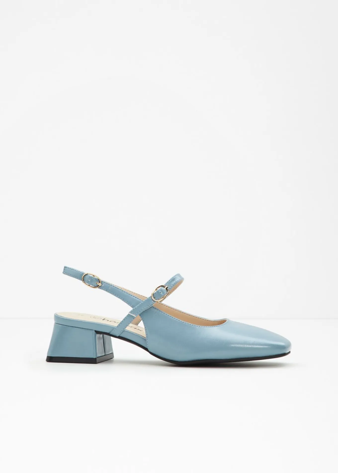 Zapatos con talón al descubierto y tira