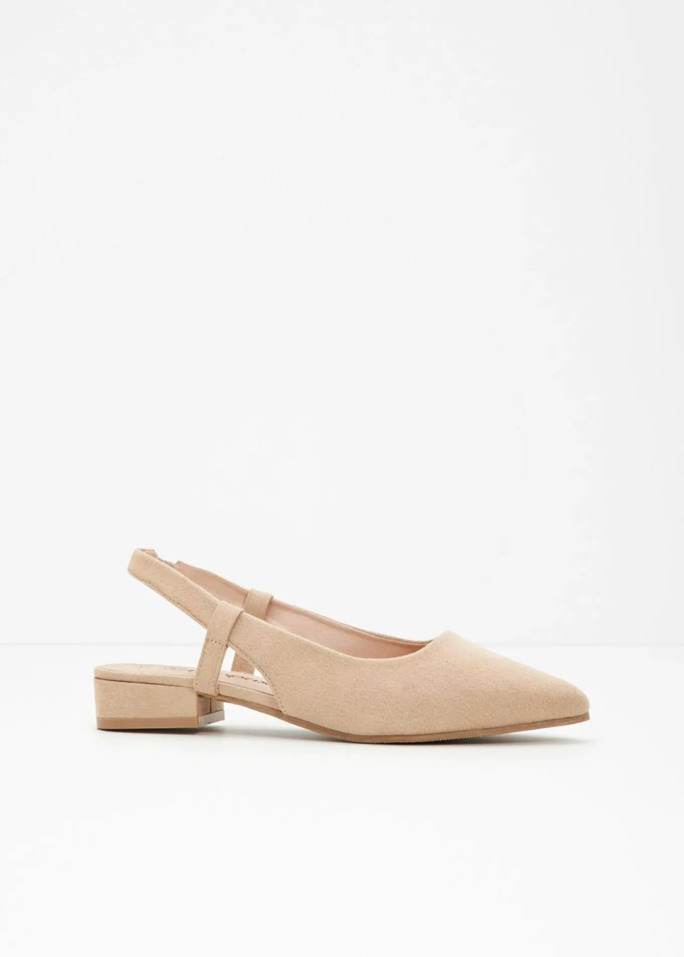 Zapatos de tacón con talón al descubierto